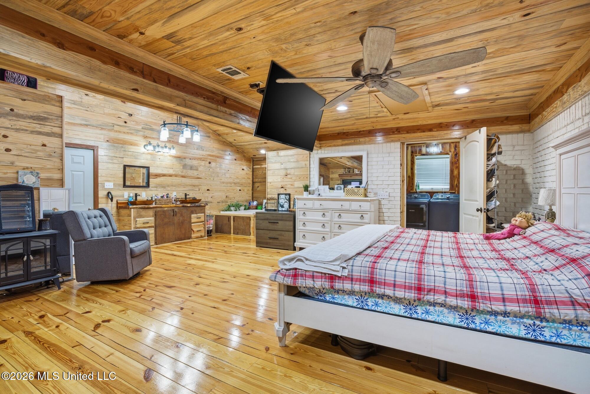 621 Flora Avenue Property Photo 14