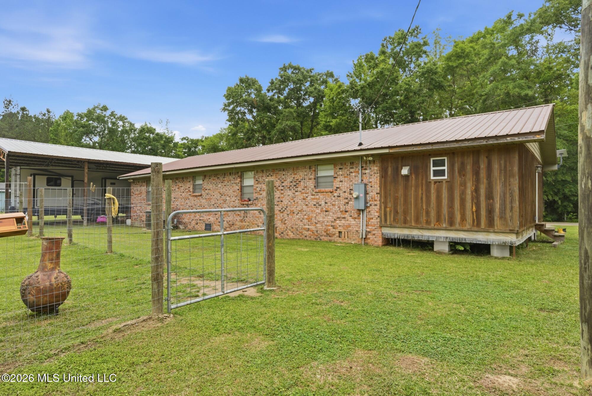 621 Flora Avenue Property Photo 23