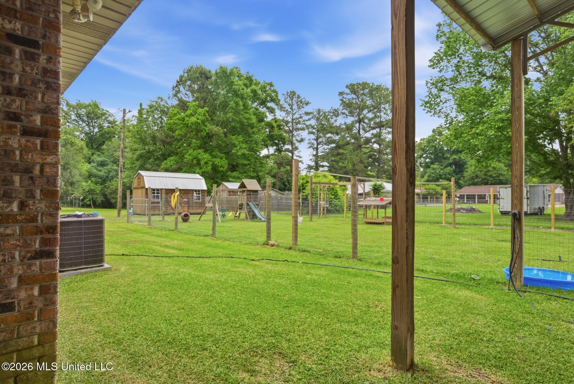 621 Flora Avenue Property Photo 24