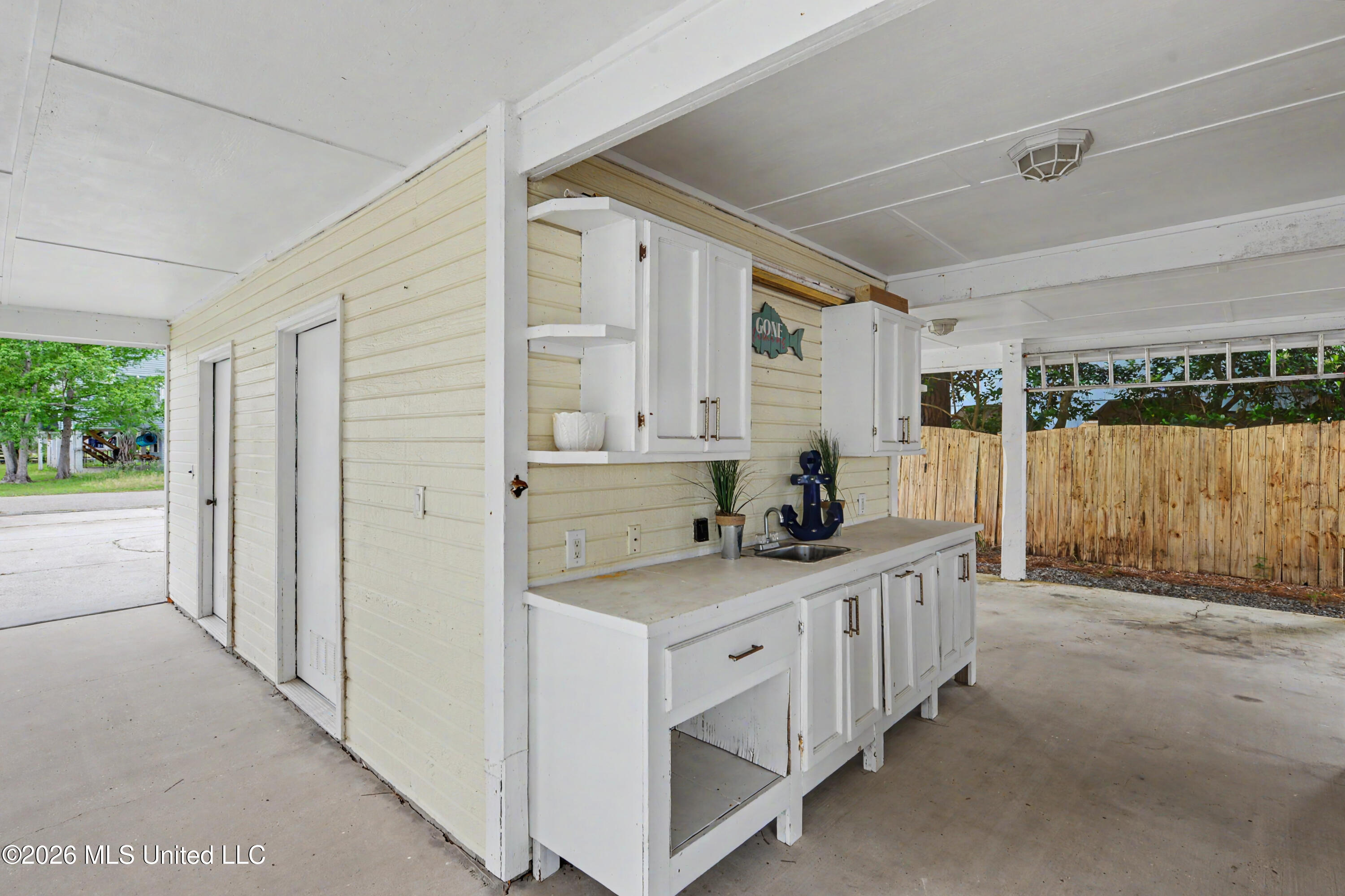 6330 Shawnee Street Property Photo 6
