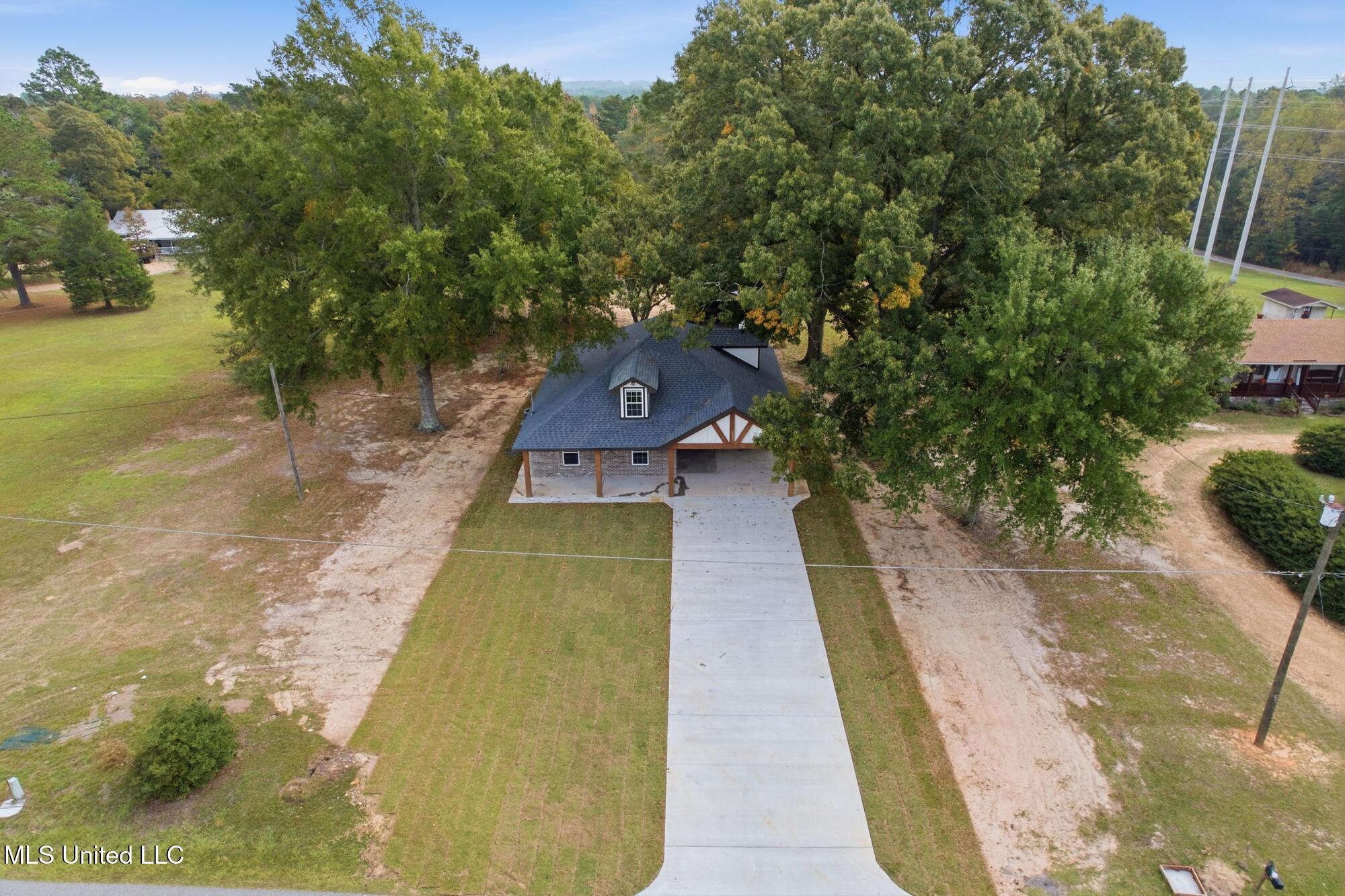 596 Cole Road Property Photo 3