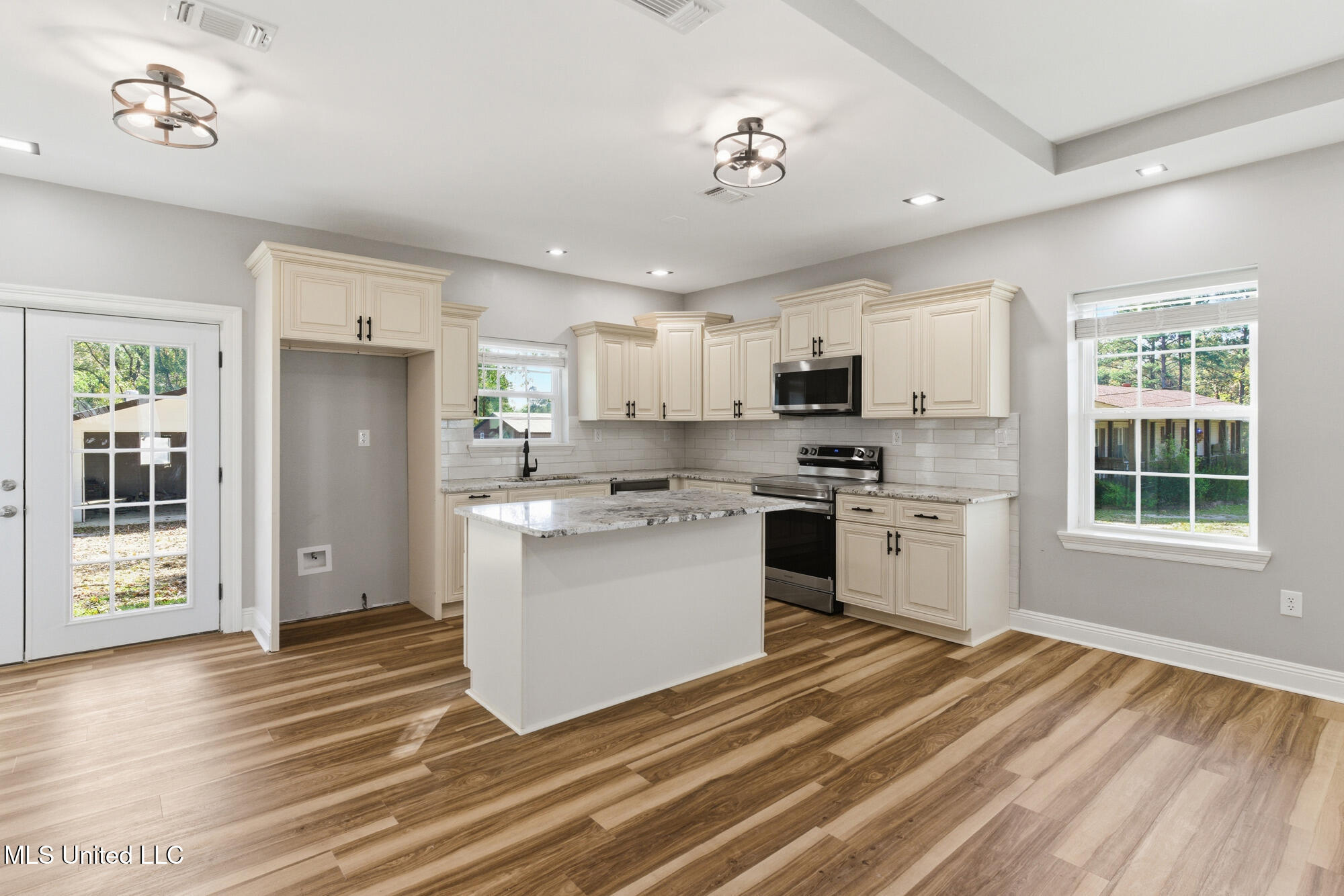 596 Cole Road Property Photo 12