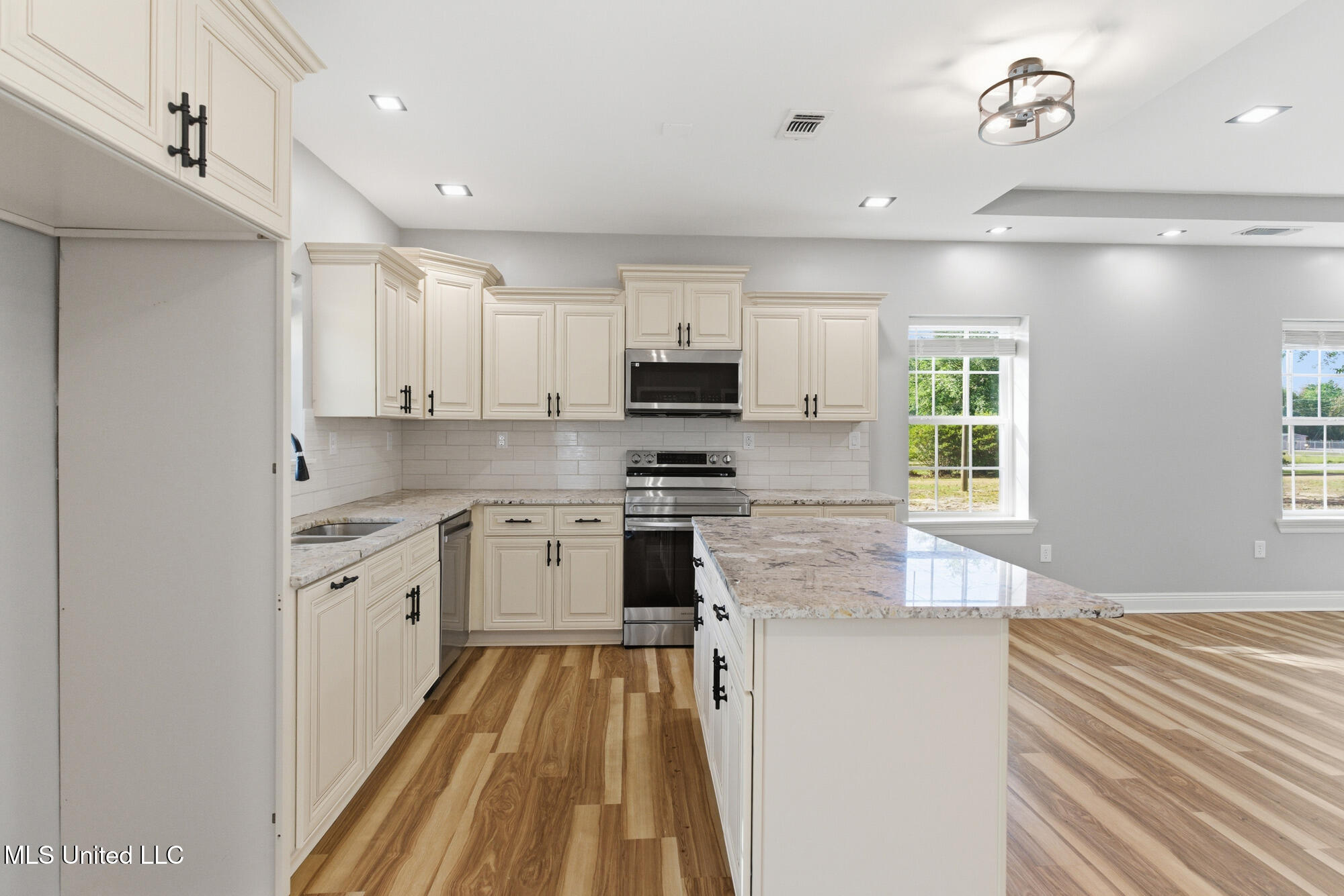 596 Cole Road Property Photo 13