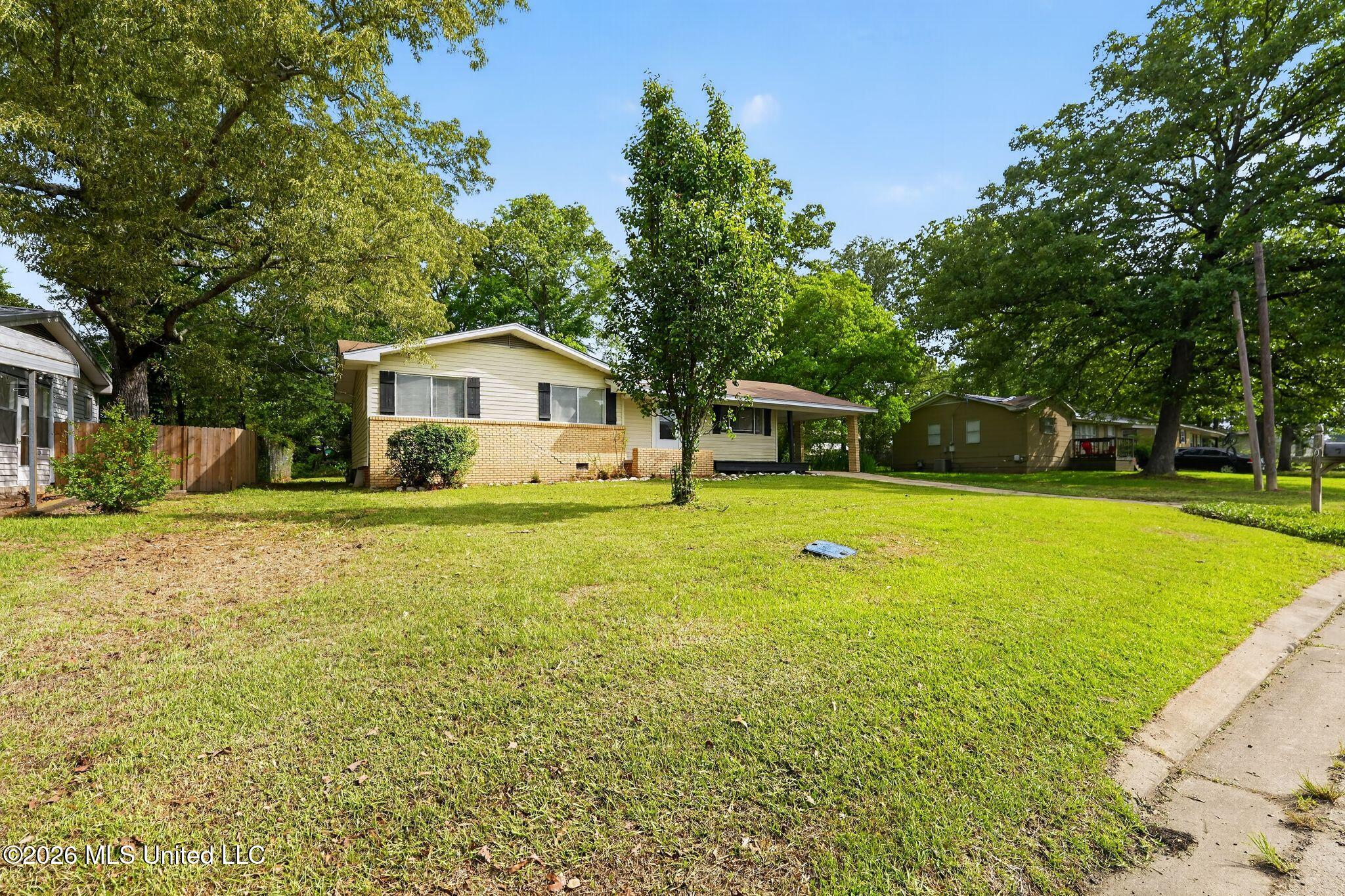330 Mary Ann Drive Property Photo 2
