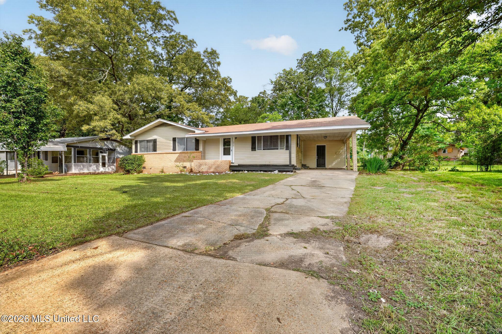 330 Mary Ann Drive Property Photo 3