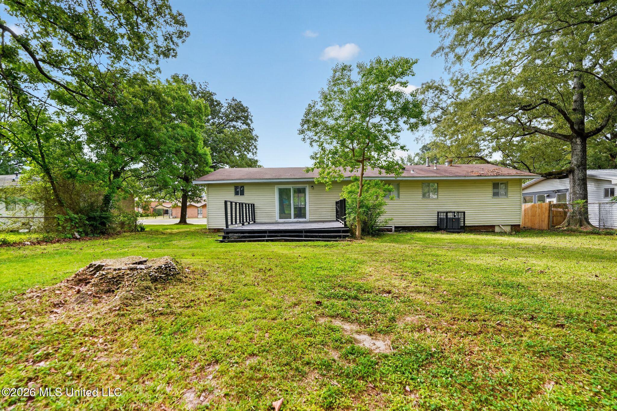 330 Mary Ann Drive Property Photo 4