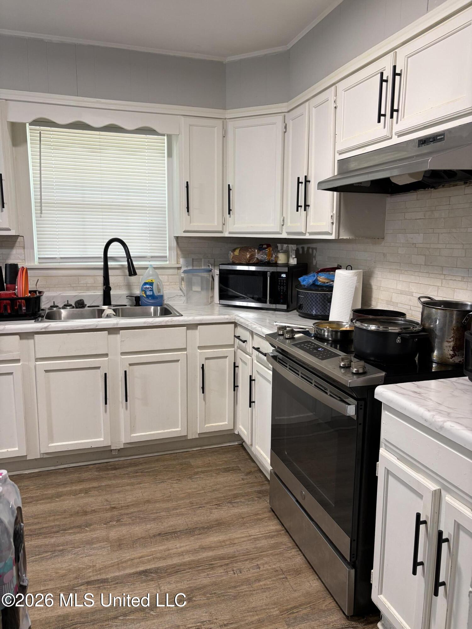 1747 Shady Lane Drive Property Photo 4