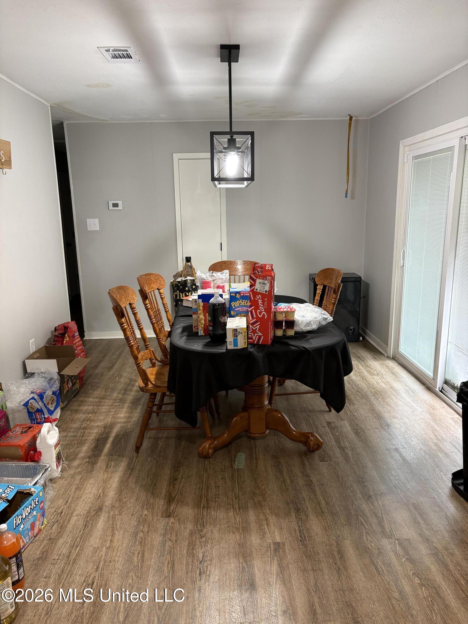 1747 Shady Lane Drive Property Photo 6