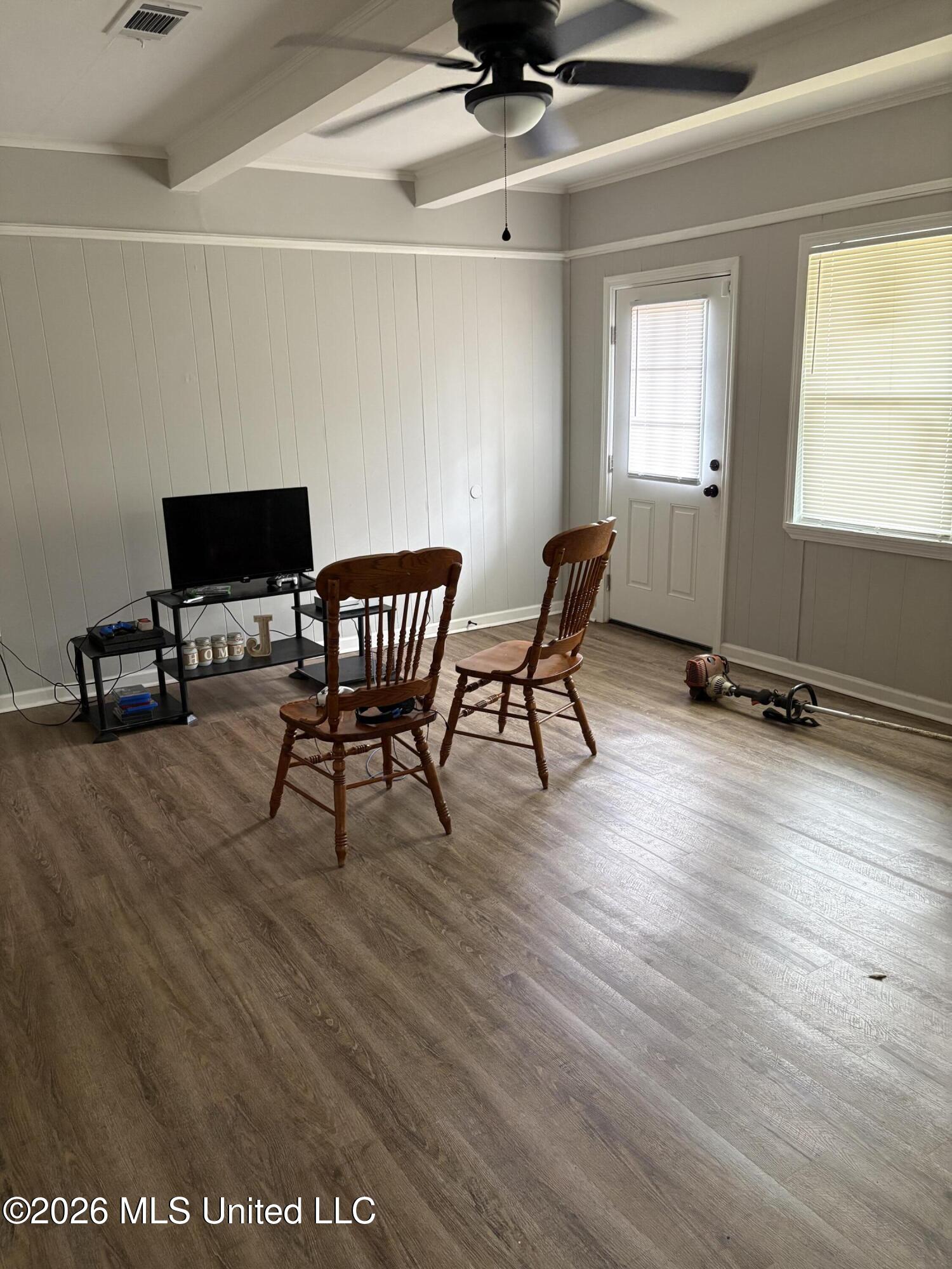 1747 Shady Lane Drive Property Photo 8