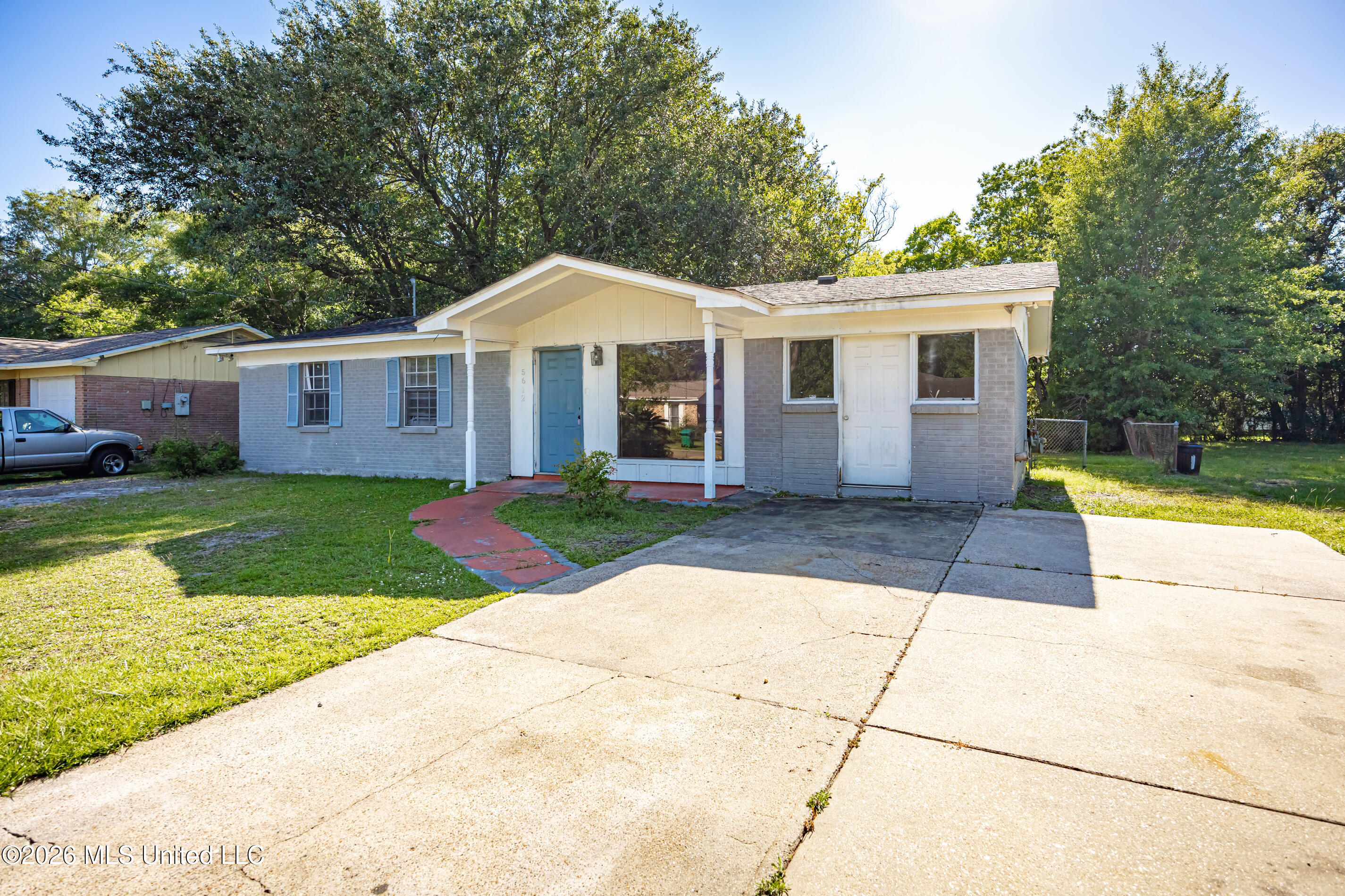 5612 Rose Drive Property Photo 2