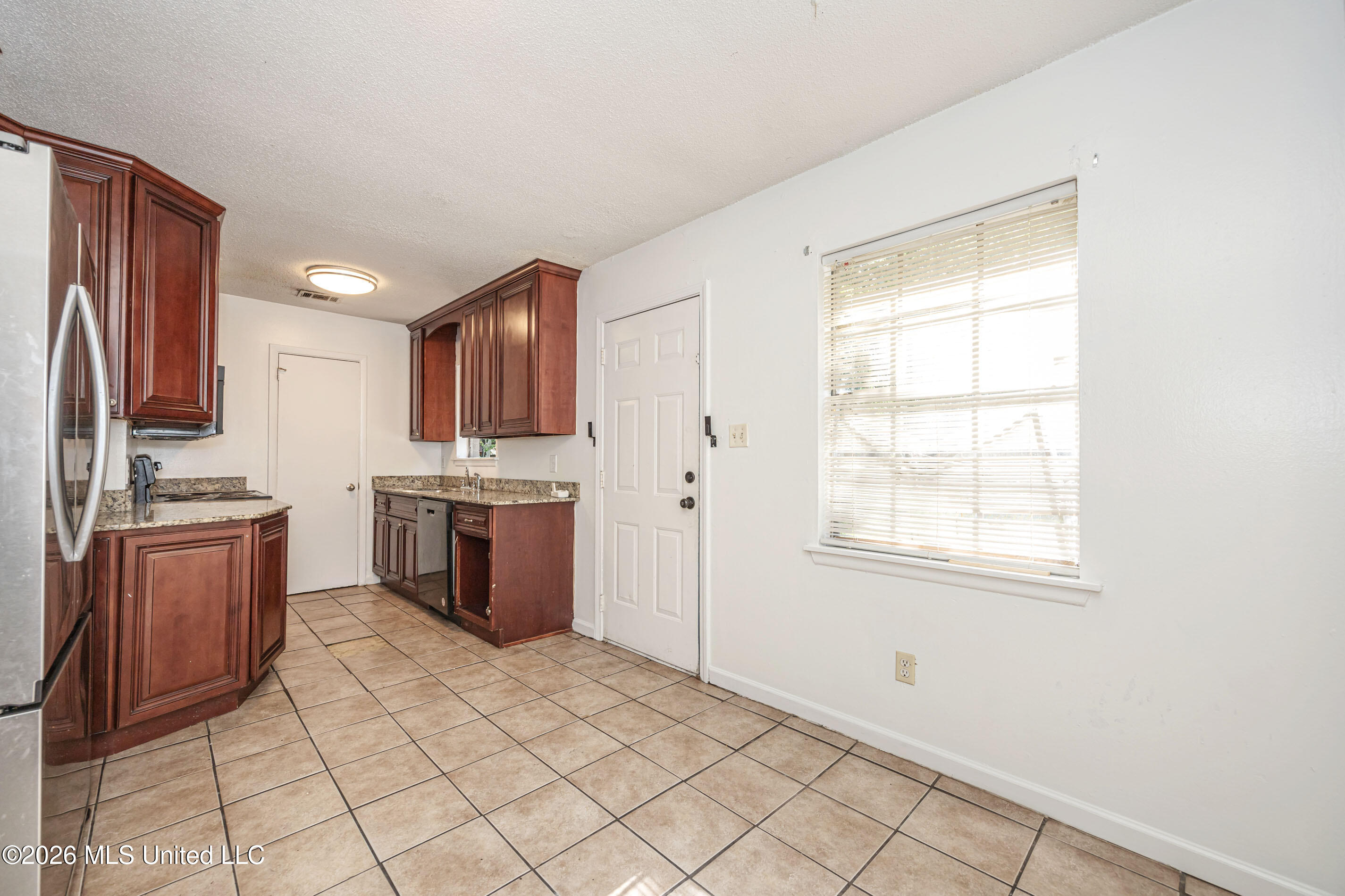 5612 Rose Drive Property Photo 8