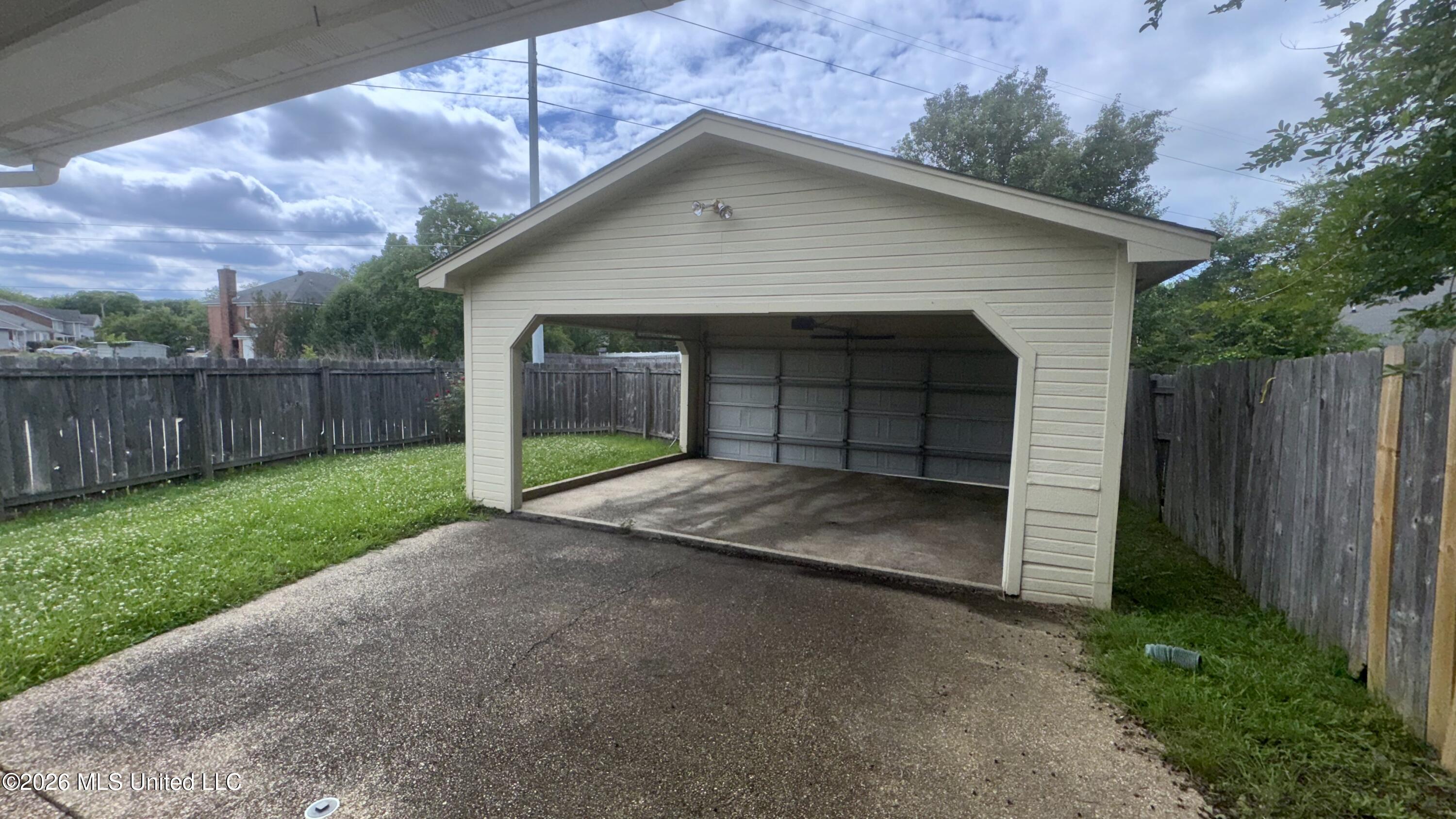 131 N Brighton Drive Property Photo 8