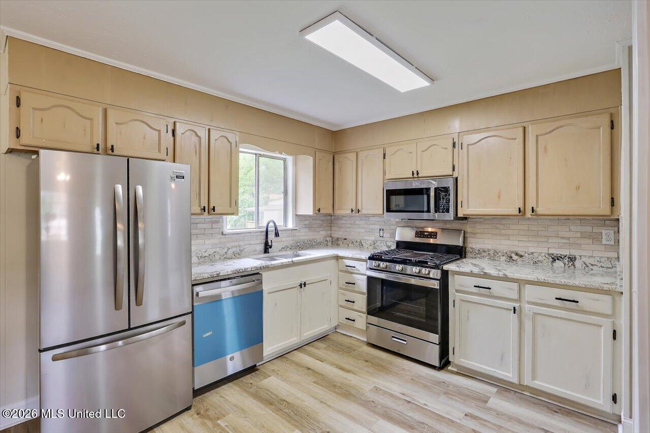 210 N Jadek Drive Property Photo 9