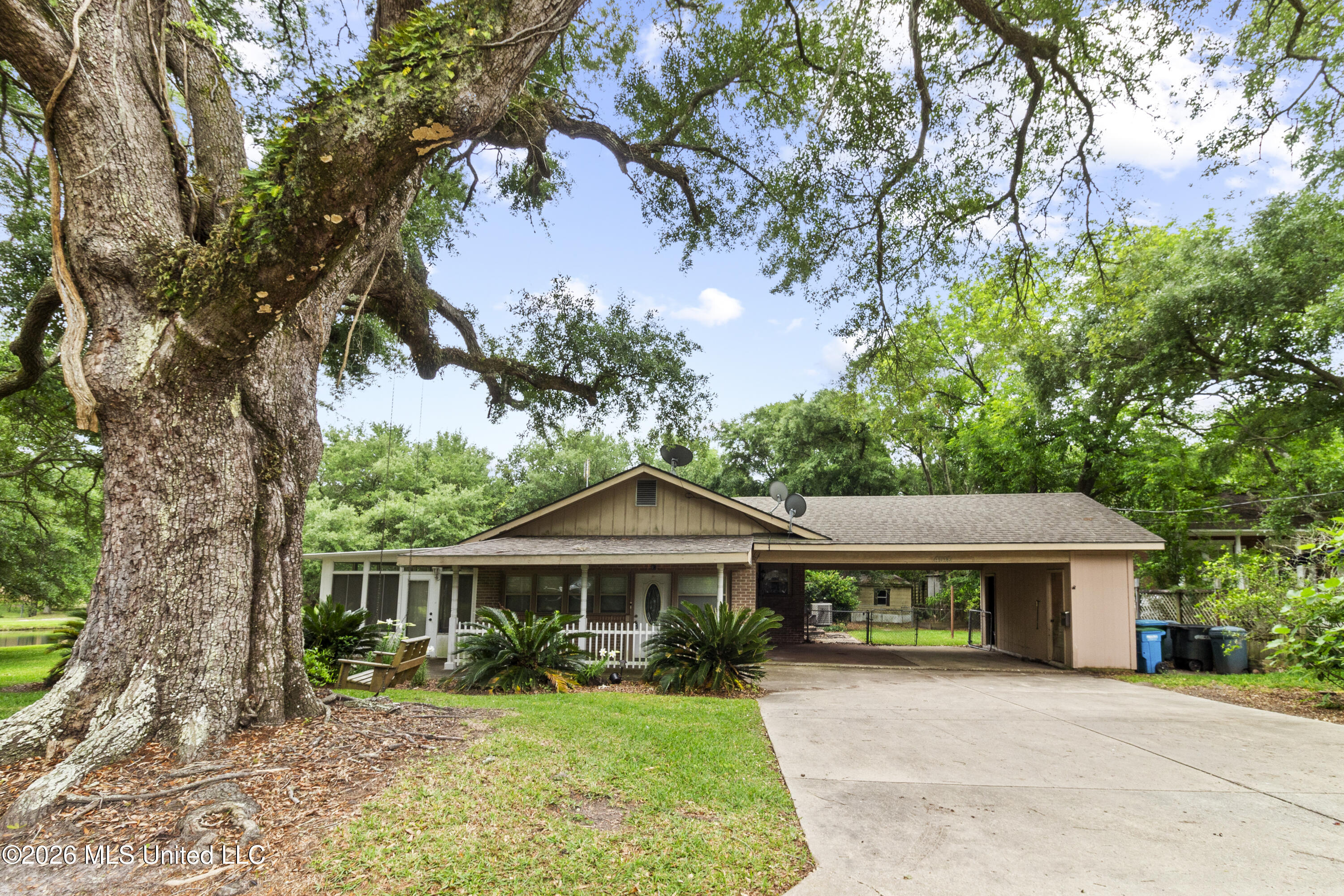 4510 Willow Street Property Photo 6