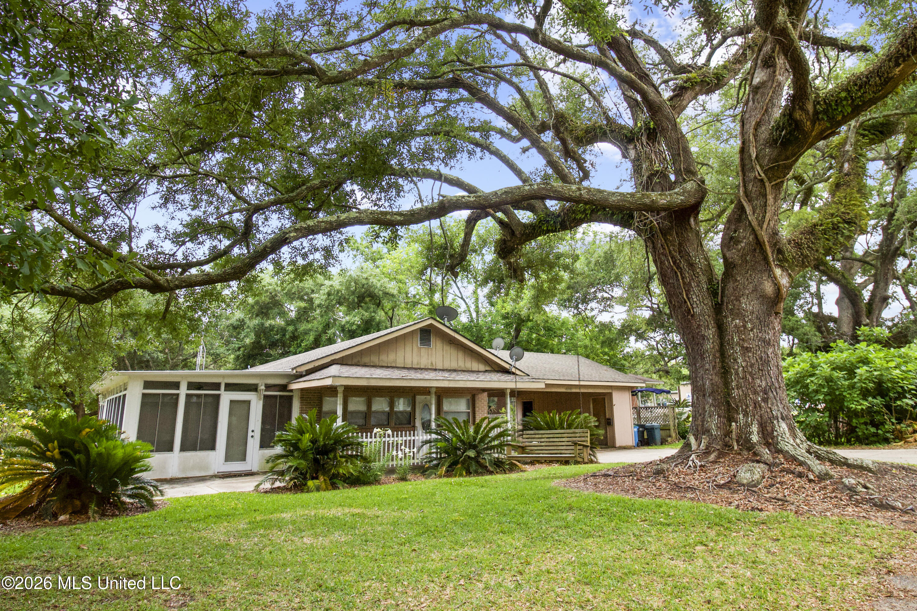 4510 Willow Street Property Photo 7