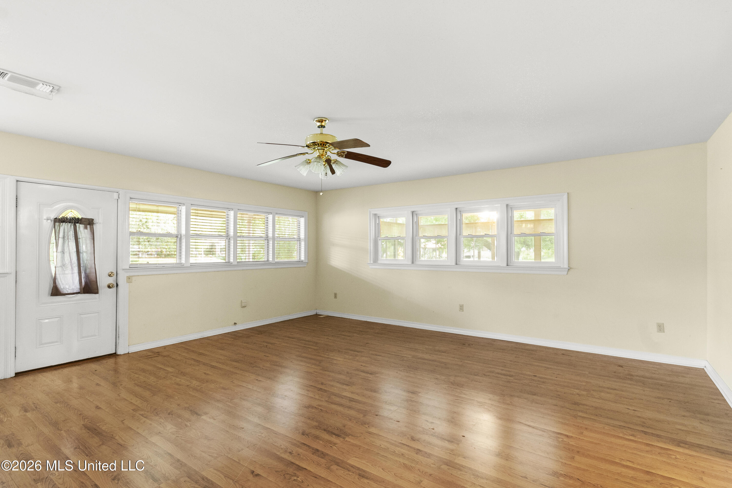 4510 Willow Street Property Photo 14