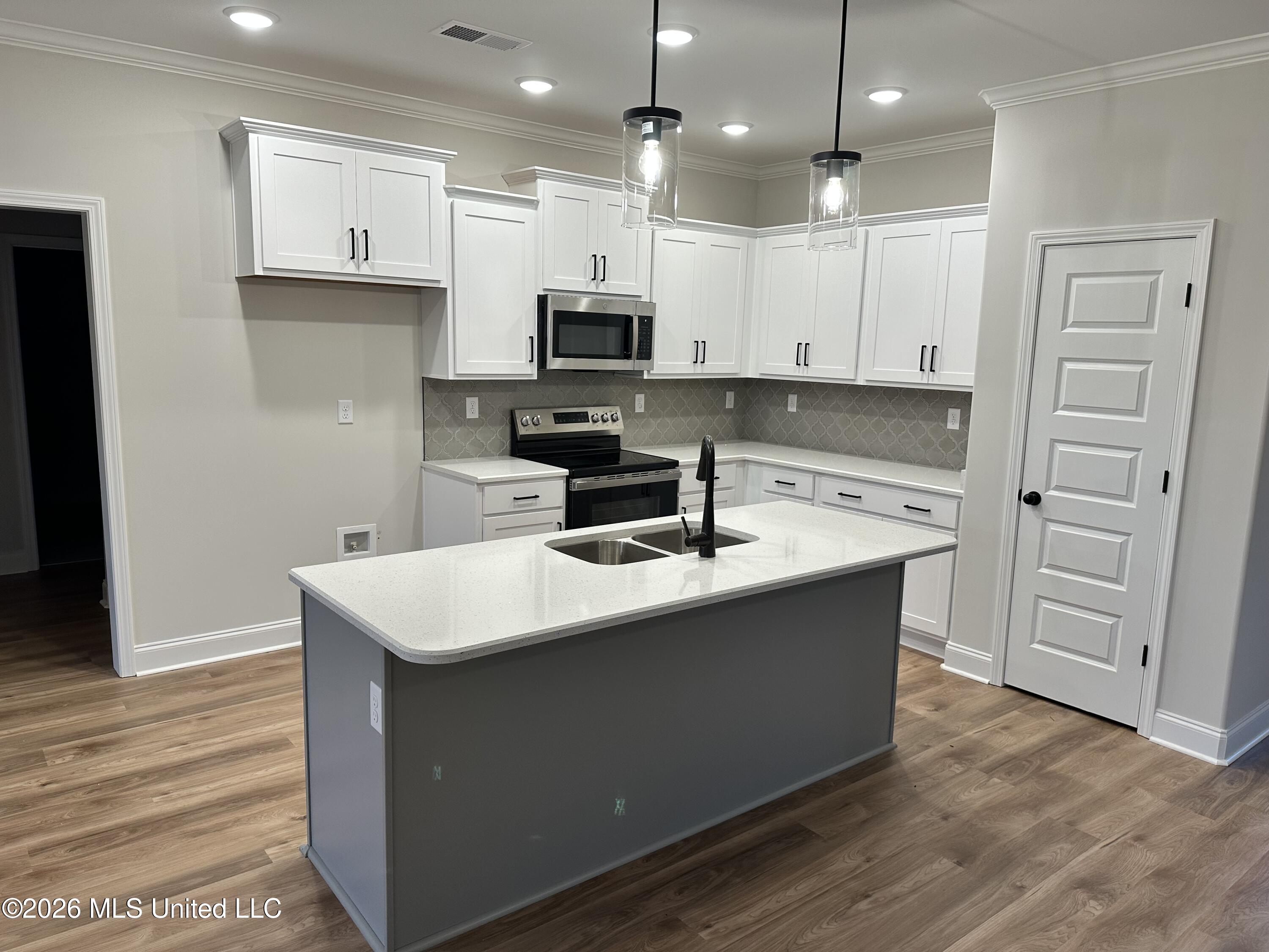 5405 Hazelwood Drive Property Photo 3