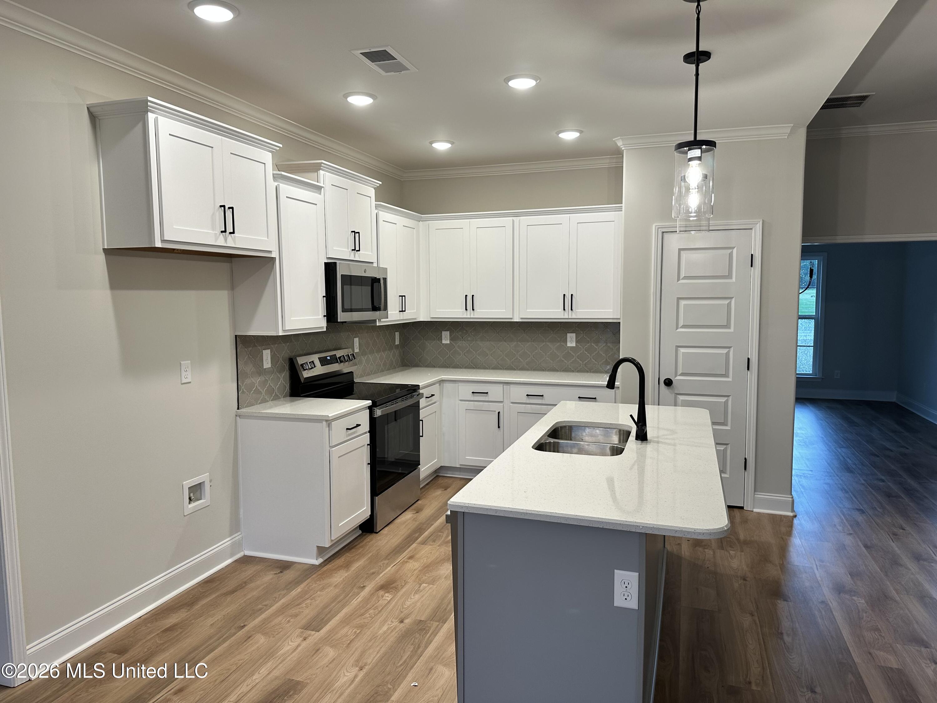 5405 Hazelwood Drive Property Photo 4