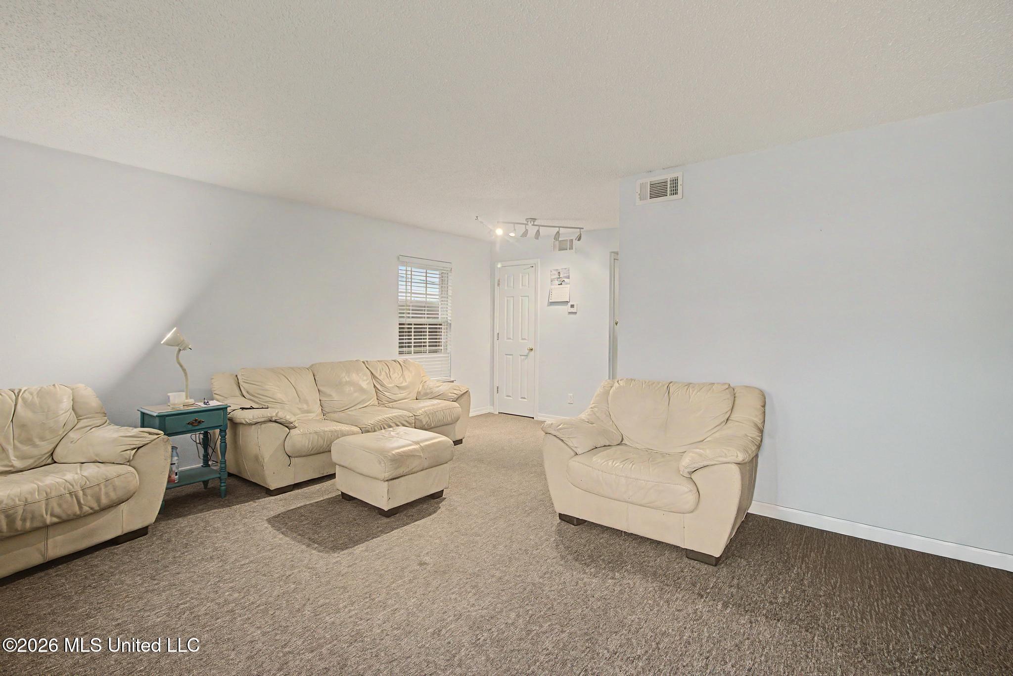 1550 E 2nd Street Property Photo 4