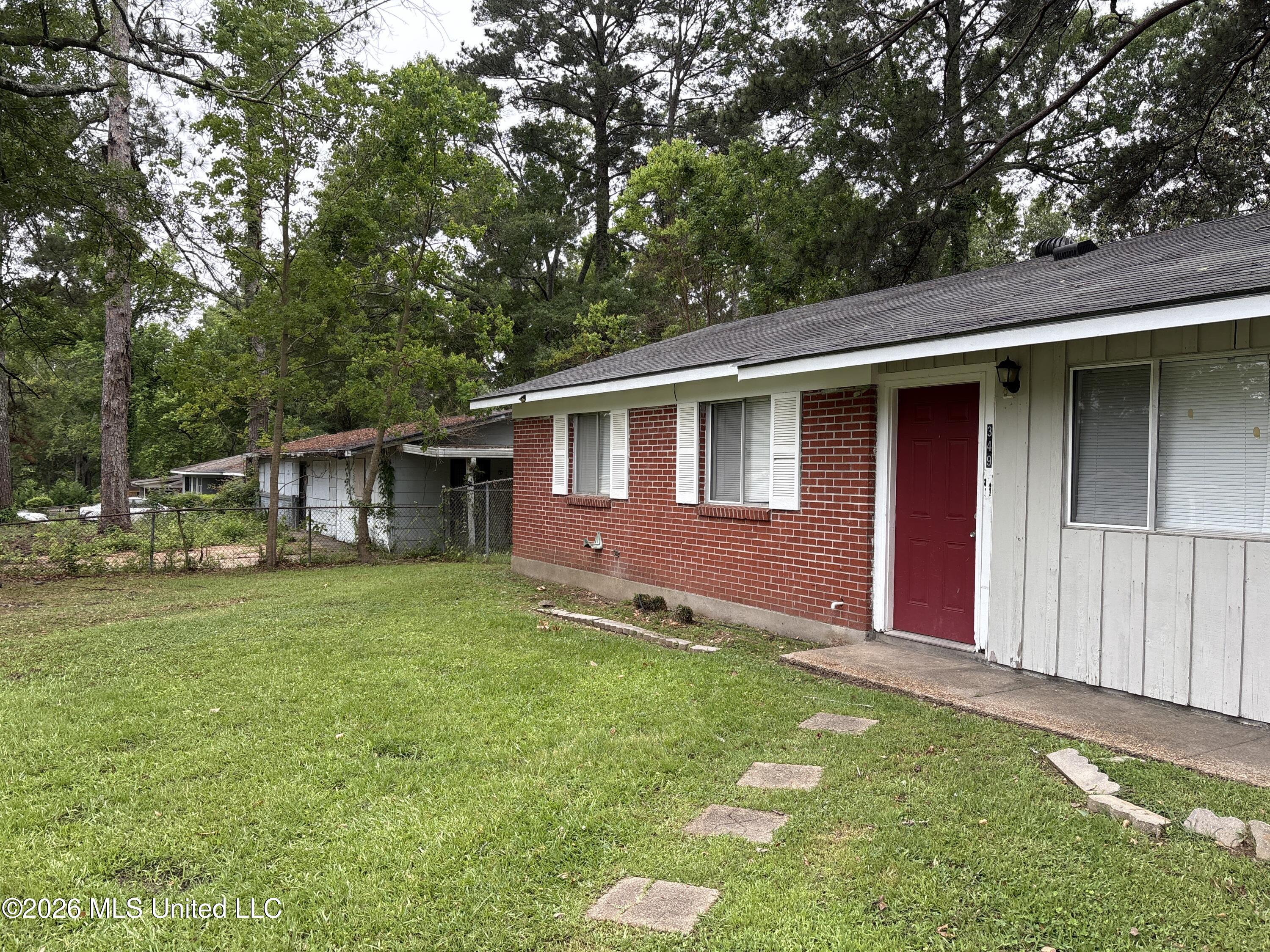349 Queen Isabella Property Photo 1
