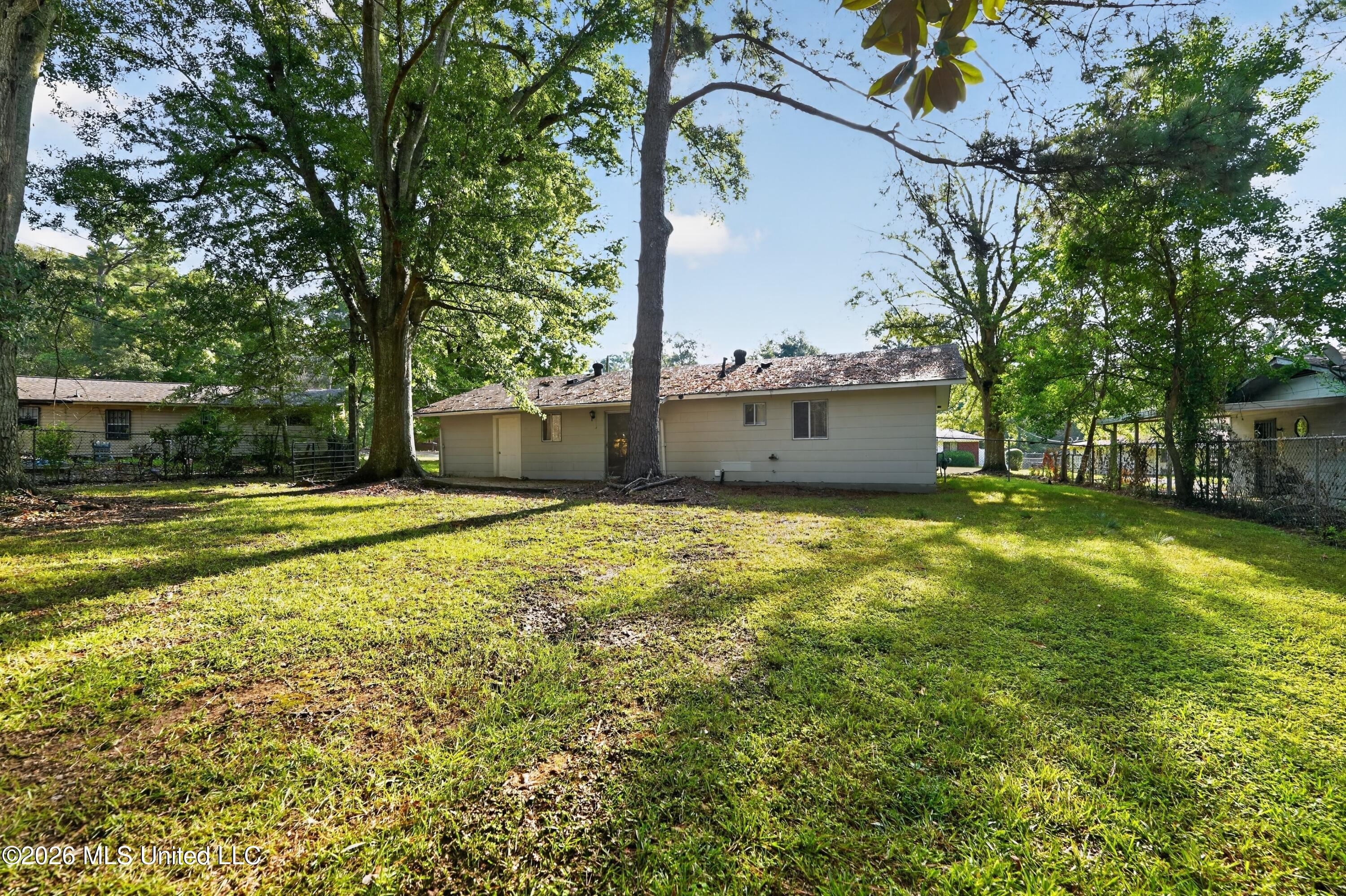 349 Queen Isabella Property Photo 3