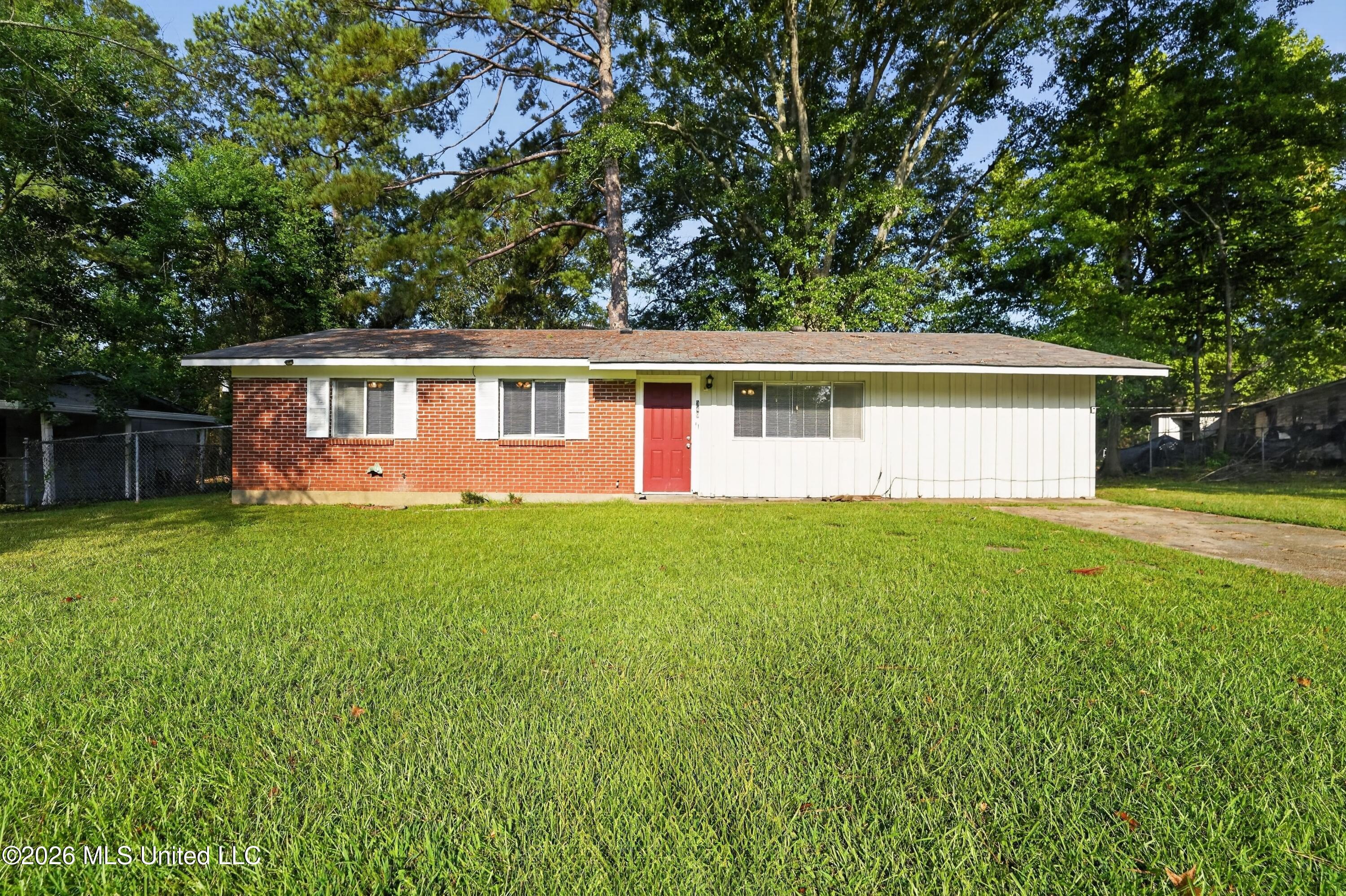 349 Queen Isabella Property Photo 5