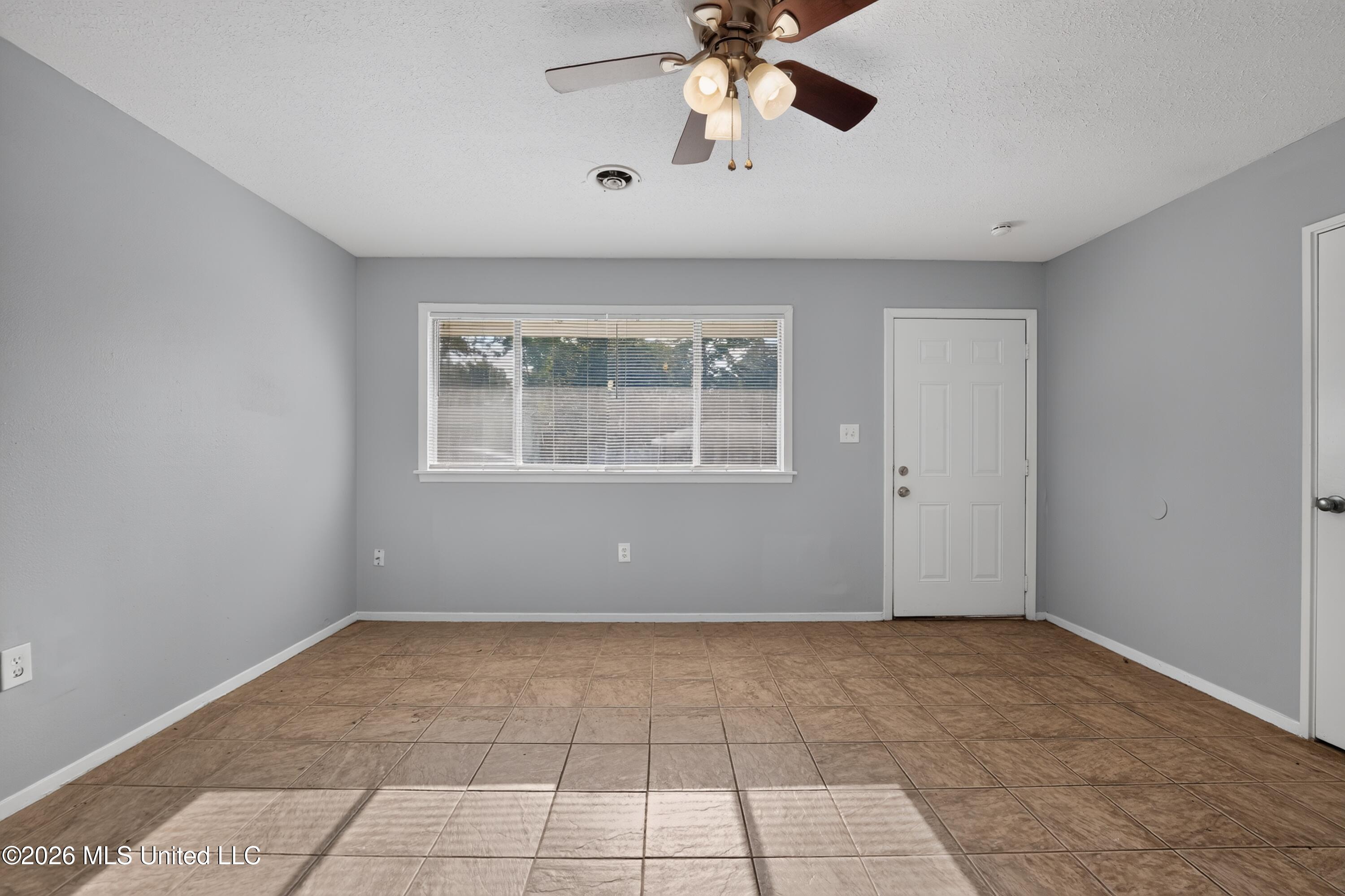 349 Queen Isabella Property Photo 6