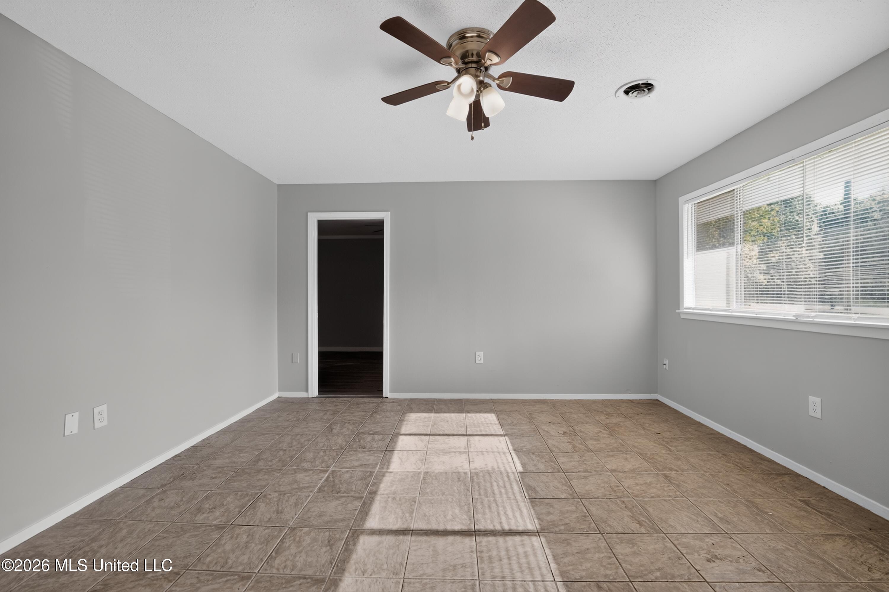 349 Queen Isabella Property Photo 7