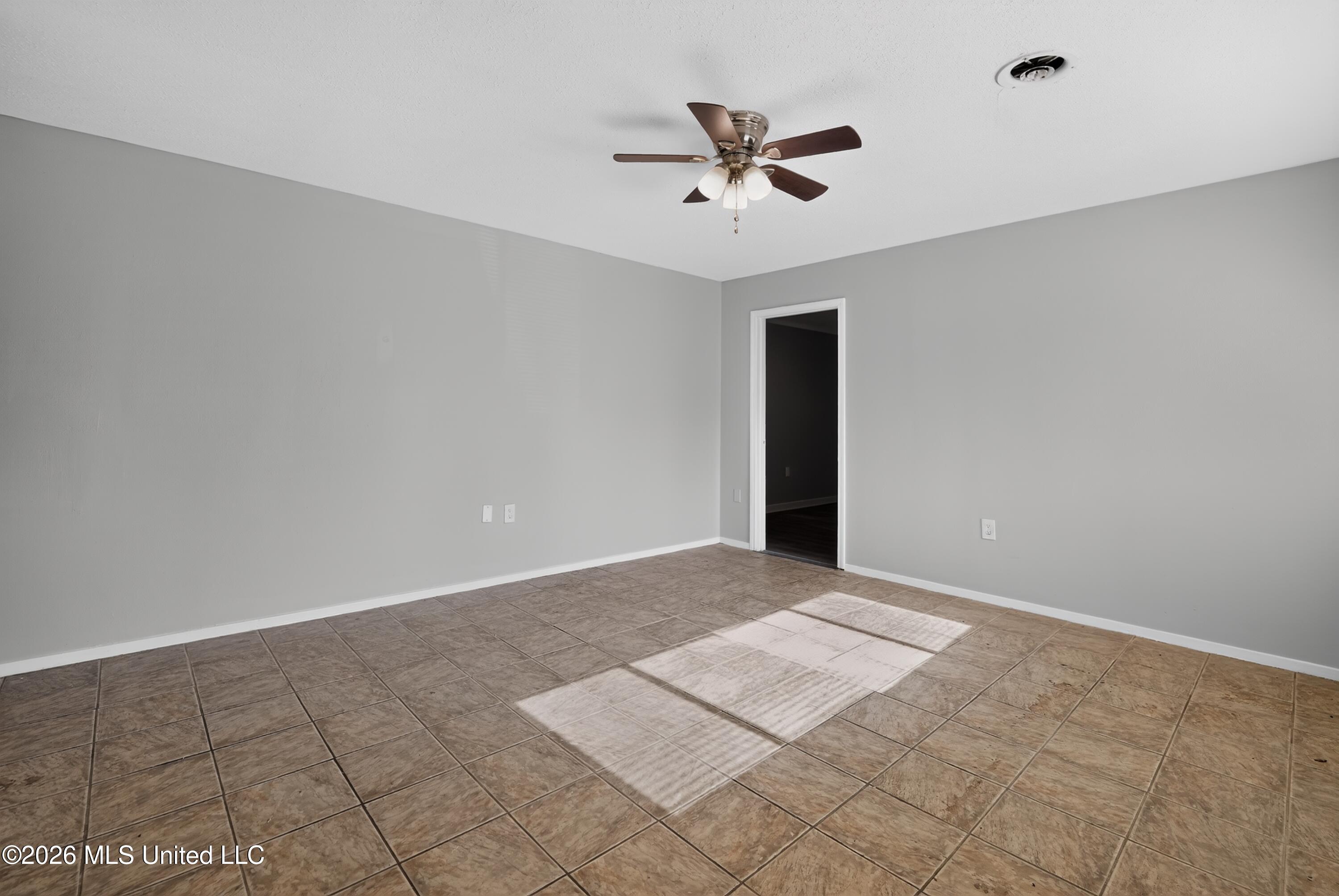 349 Queen Isabella Property Photo 9