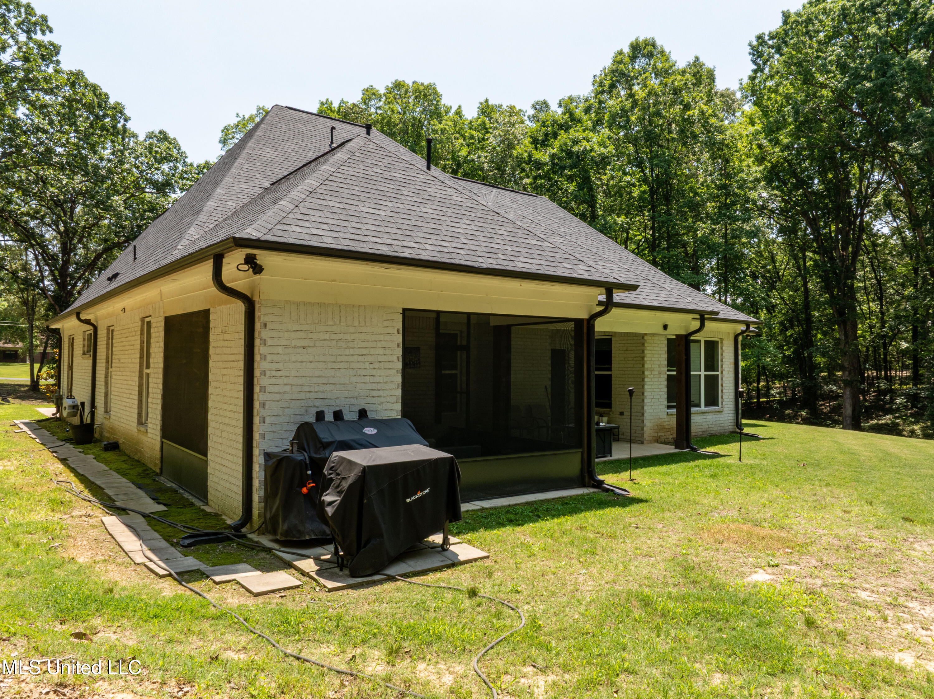 5205 Polk Lane Property Photo 4