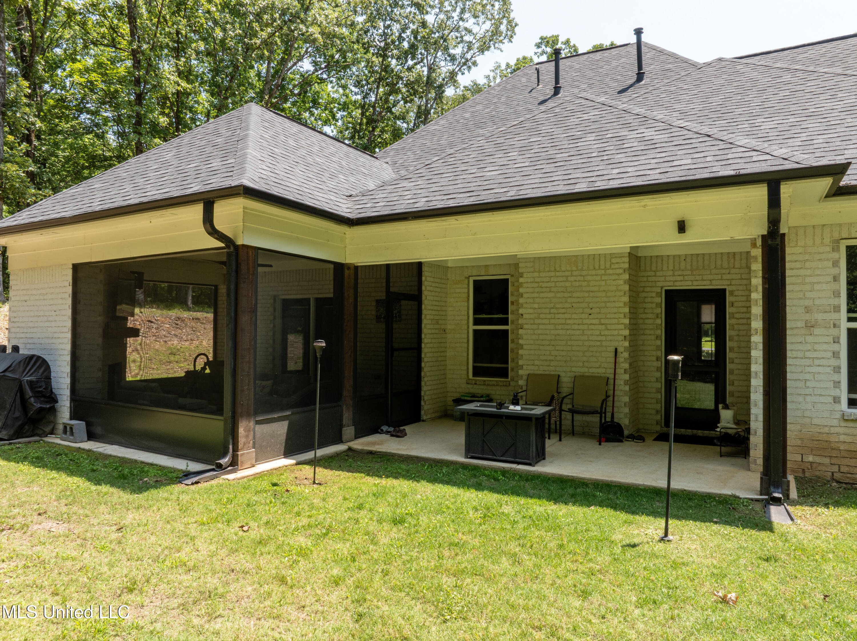 5205 Polk Lane Property Photo 5