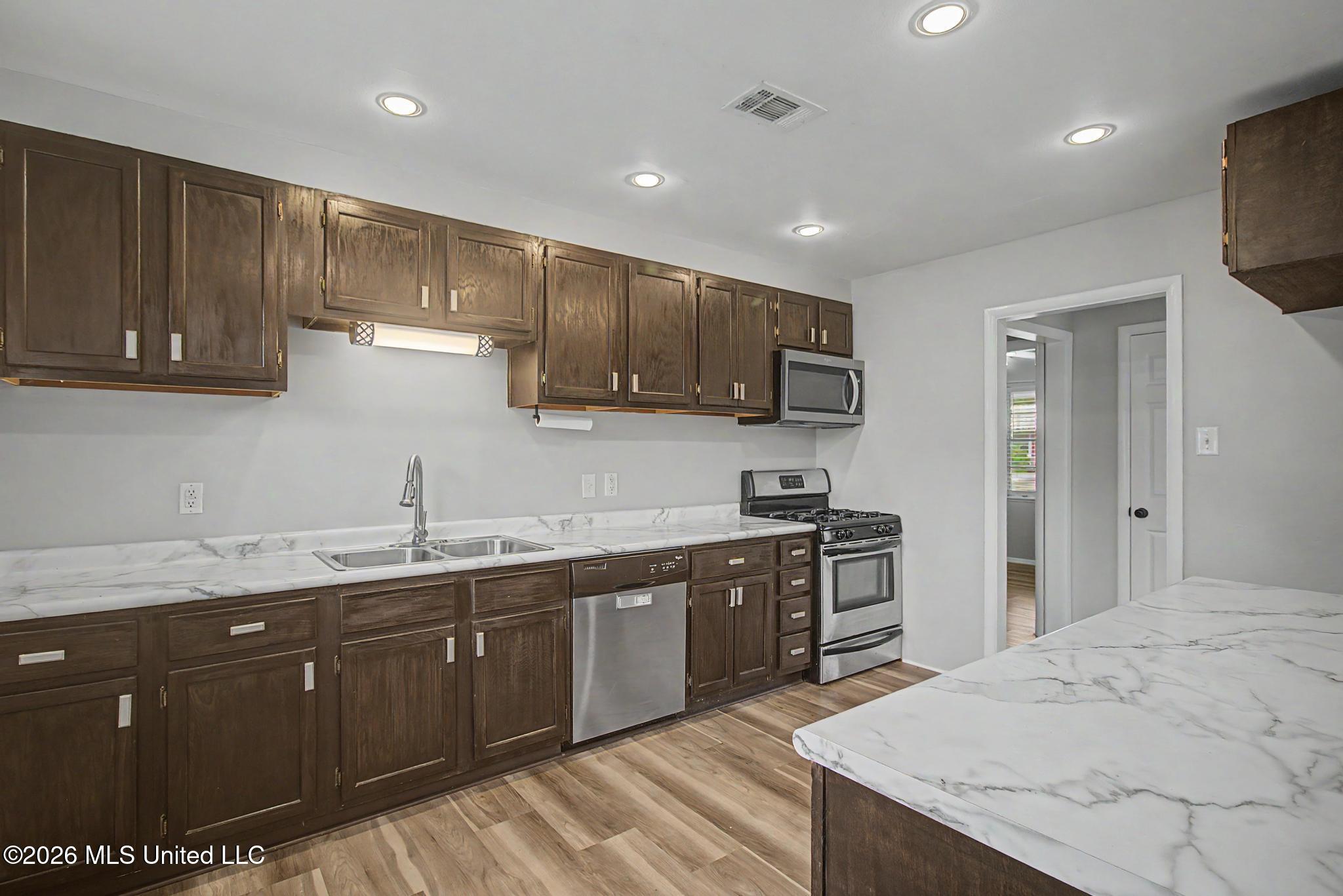 2232 Taylor Boulevard Property Photo 2