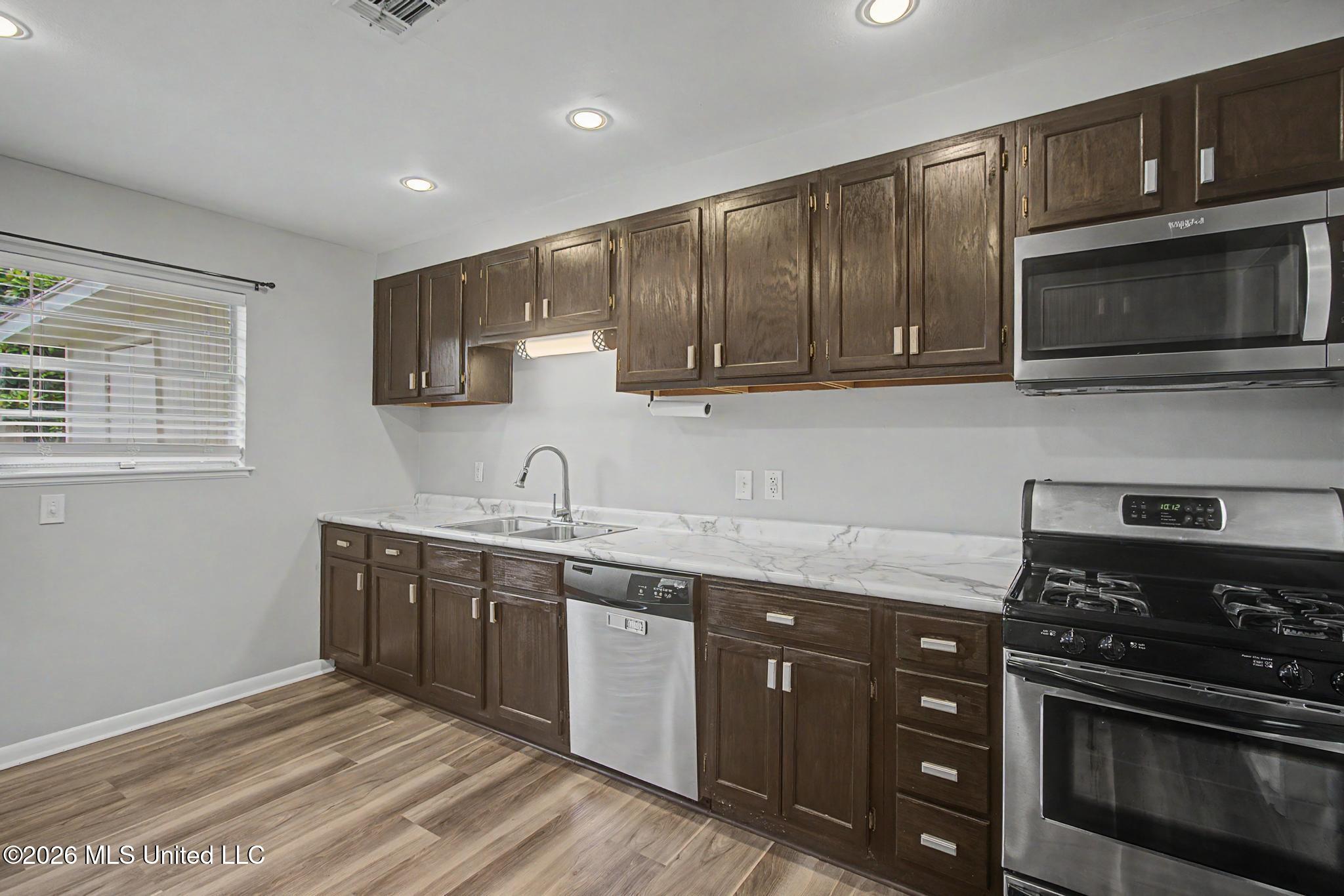 2232 Taylor Boulevard Property Photo 8