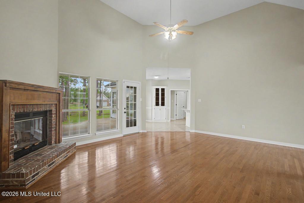 15407 Village Drive Property Photo 4