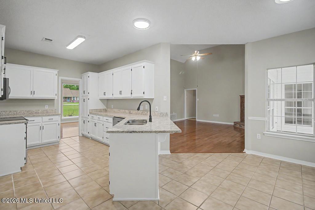 15407 Village Drive Property Photo 6