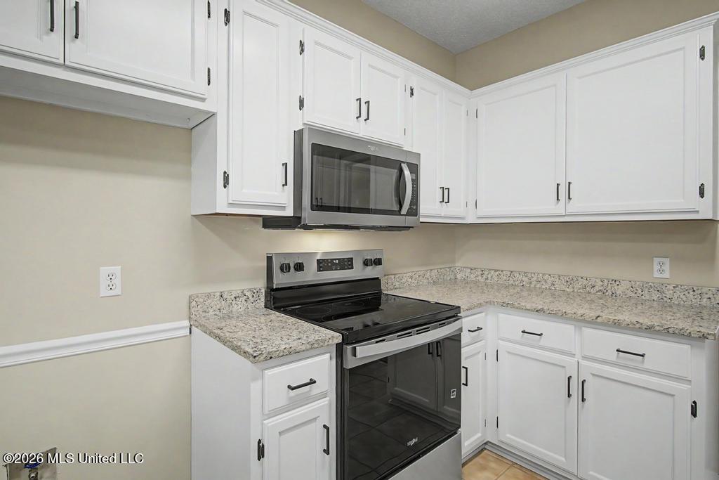 15407 Village Drive Property Photo 7