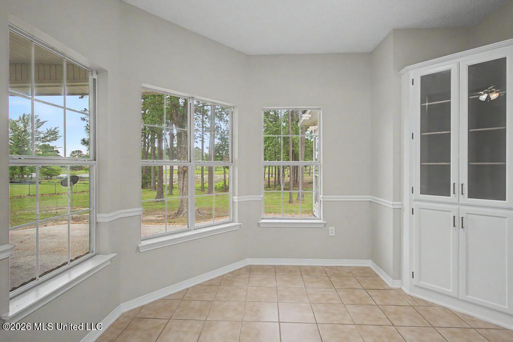 15407 Village Drive Property Photo 8