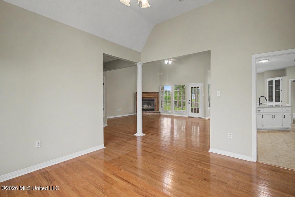 15407 Village Drive Property Photo 10