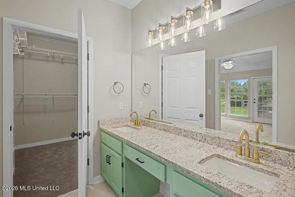 15407 Village Drive Property Photo 20