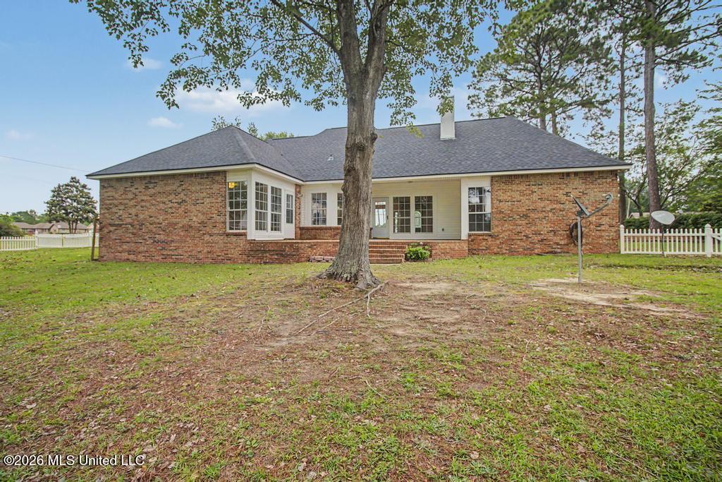 15407 Village Drive Property Photo 25