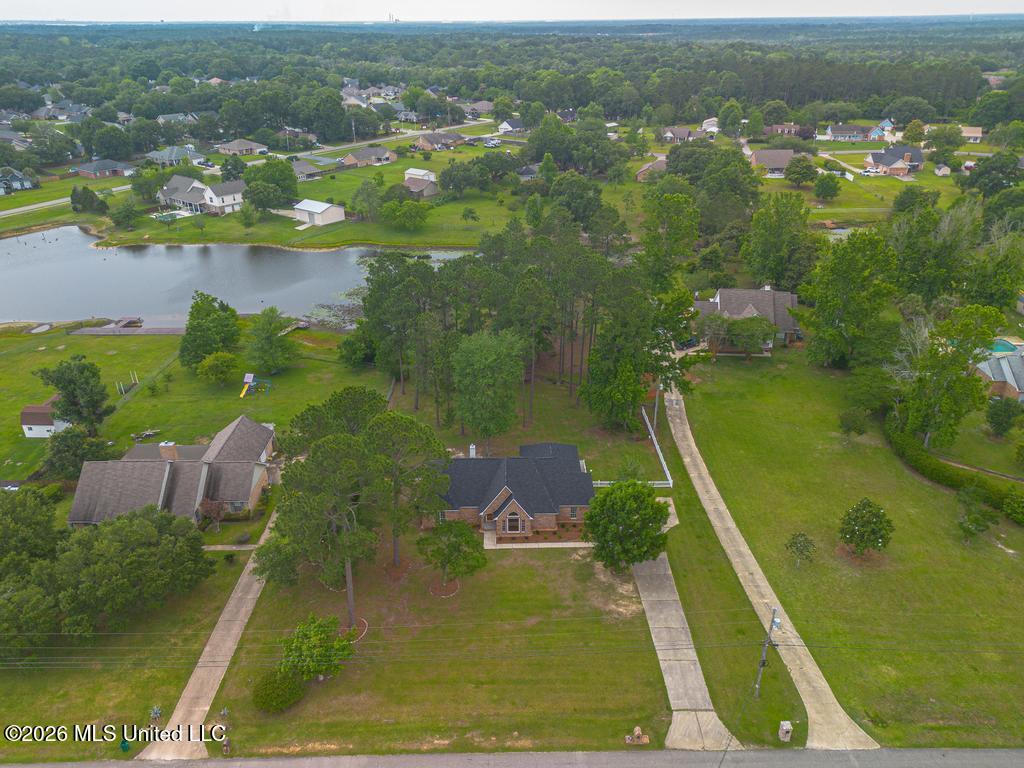 15407 Village Drive Property Photo 27