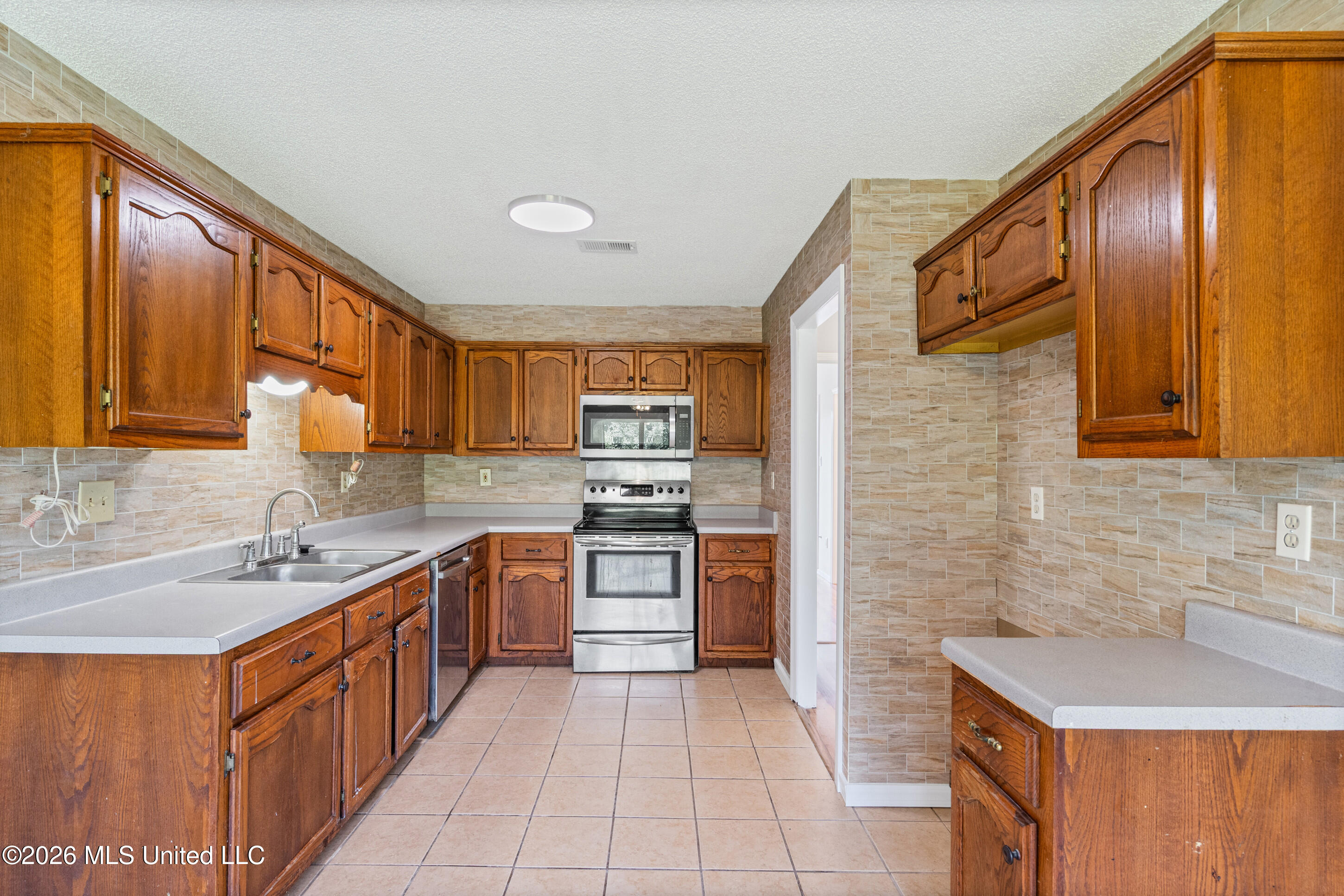 7357 Dunbarton Drive Property Photo 9