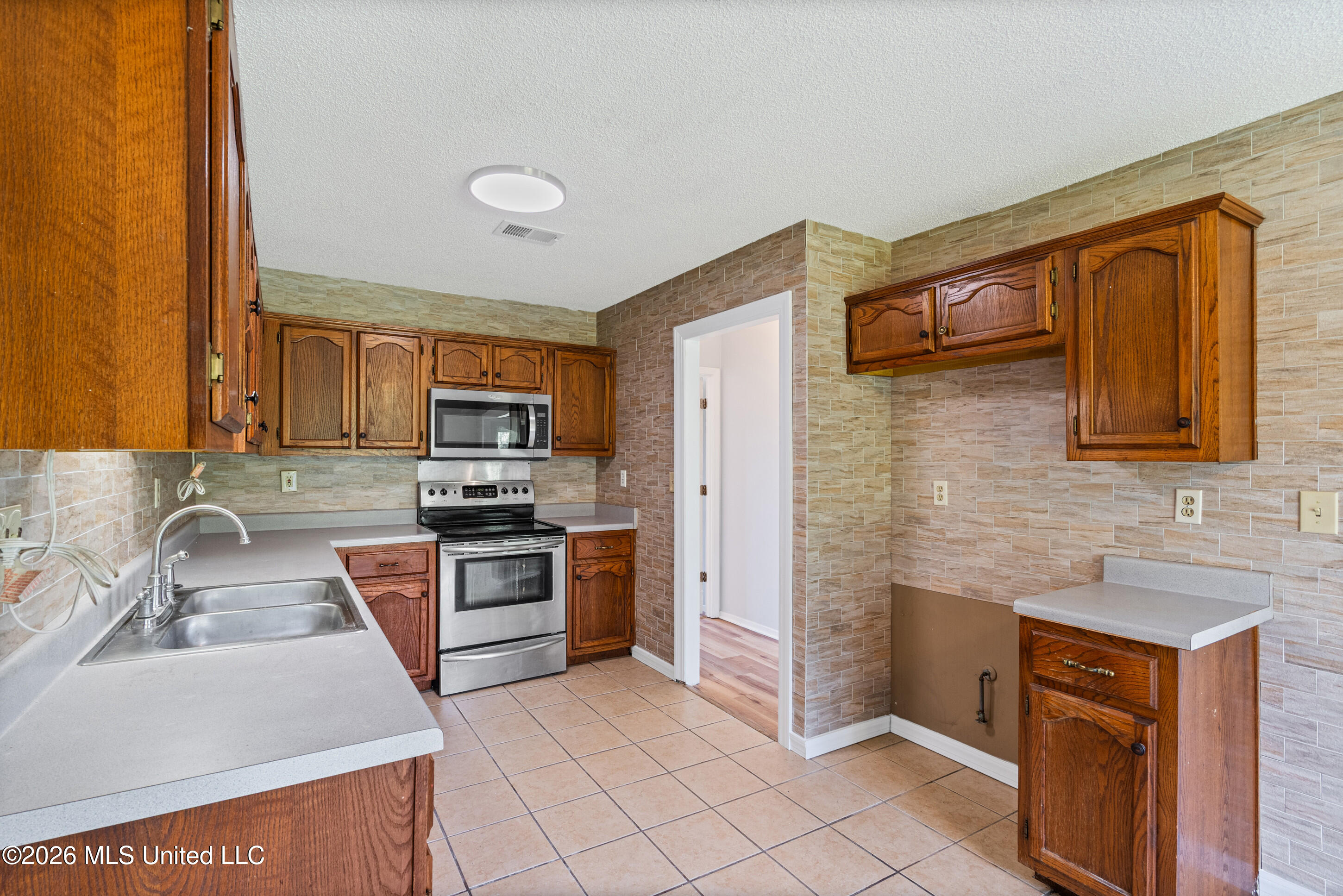 7357 Dunbarton Drive Property Photo 11