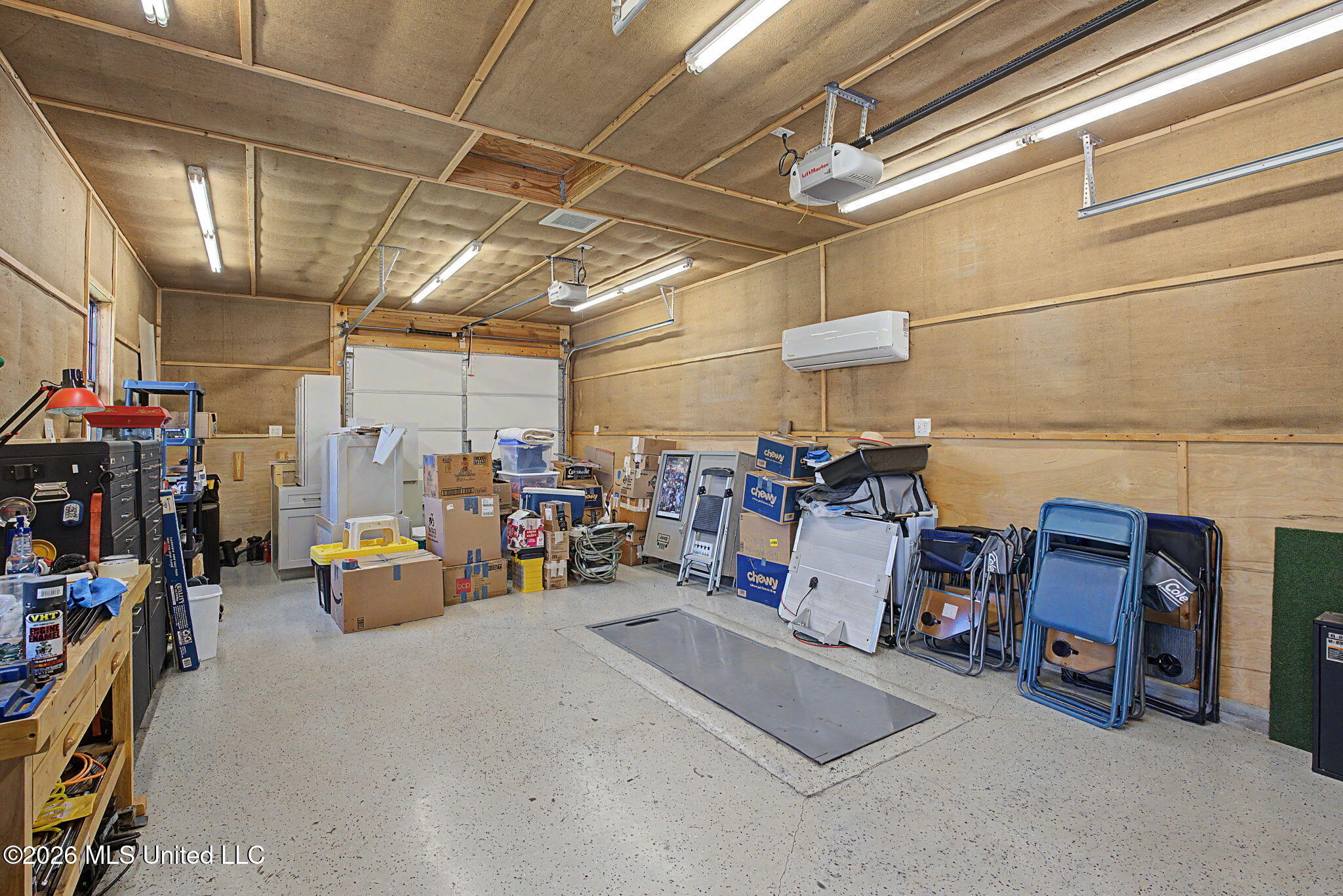 932 Gates Street Property Photo 4