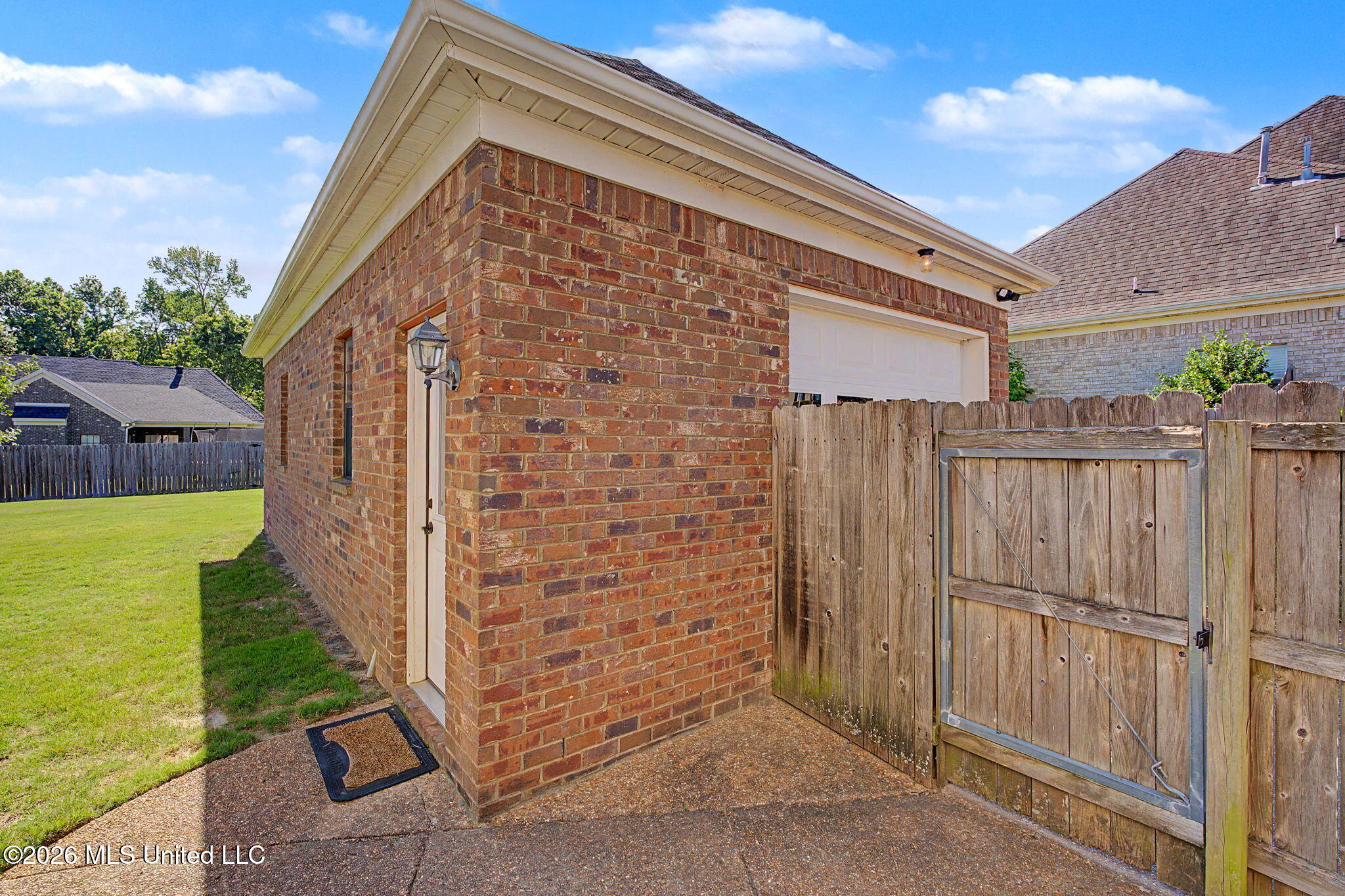 932 Gates Street Property Photo 6