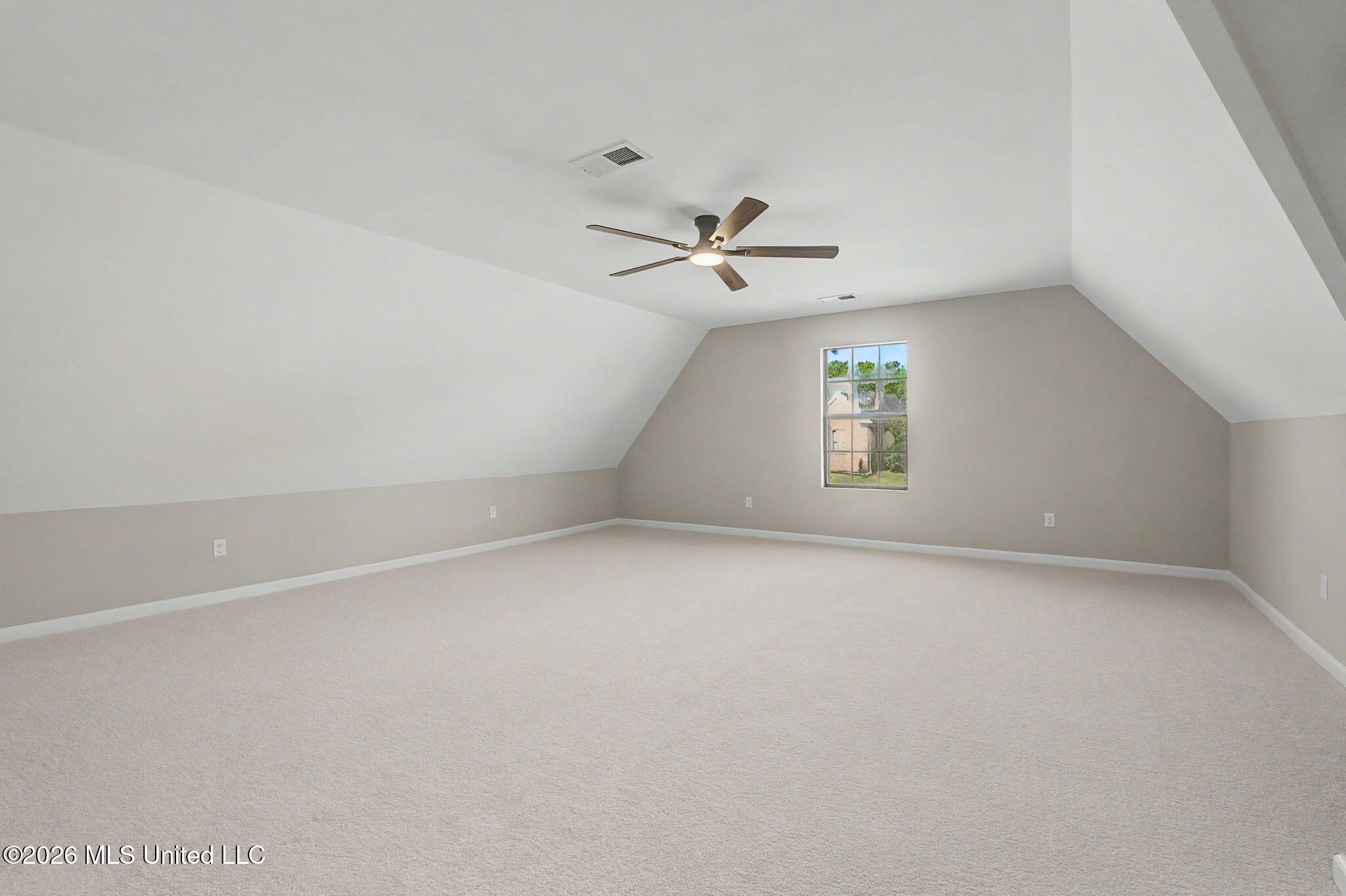932 Gates Street Property Photo 33