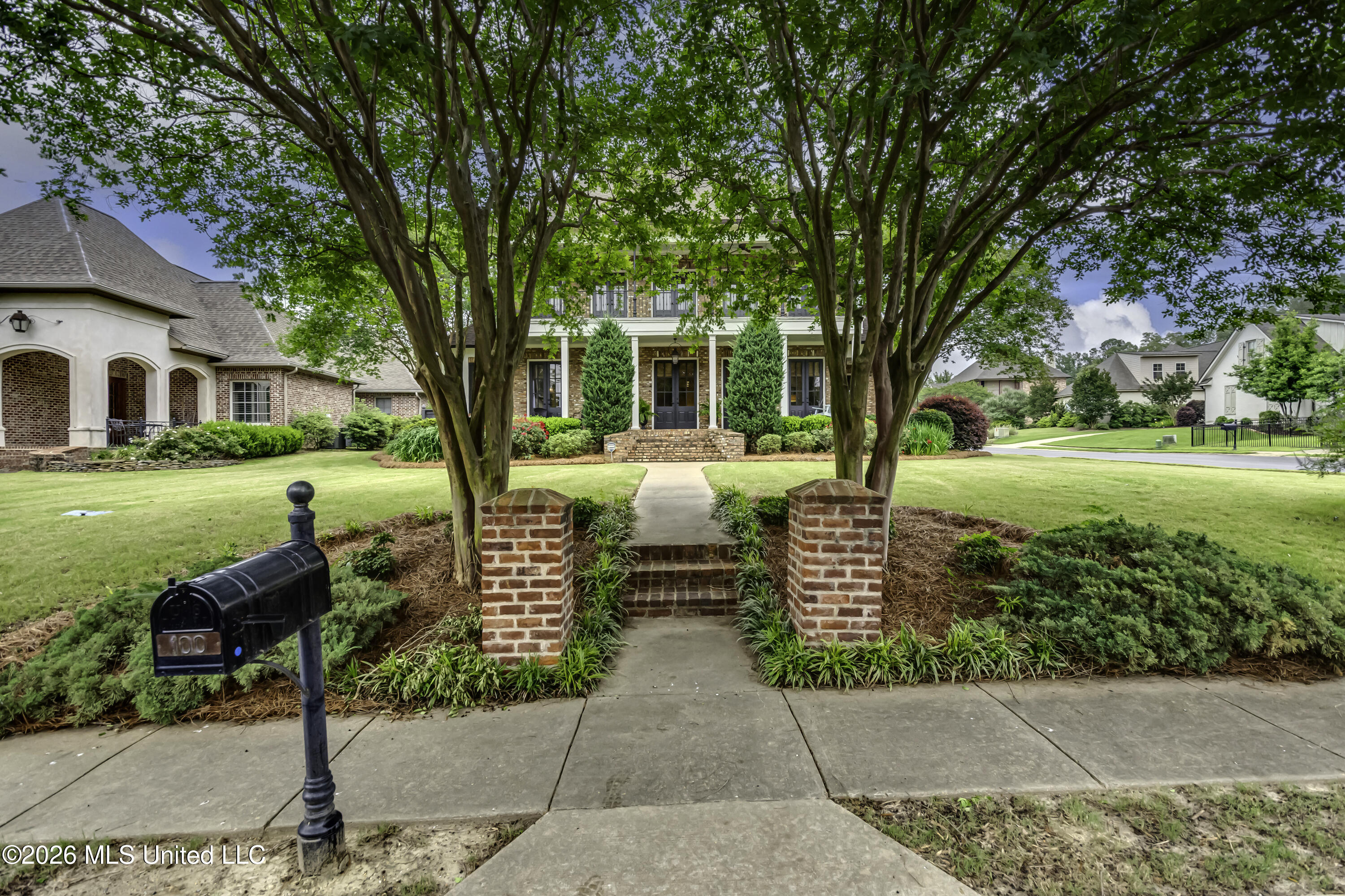 100 Arbor Landing Property Photo 2