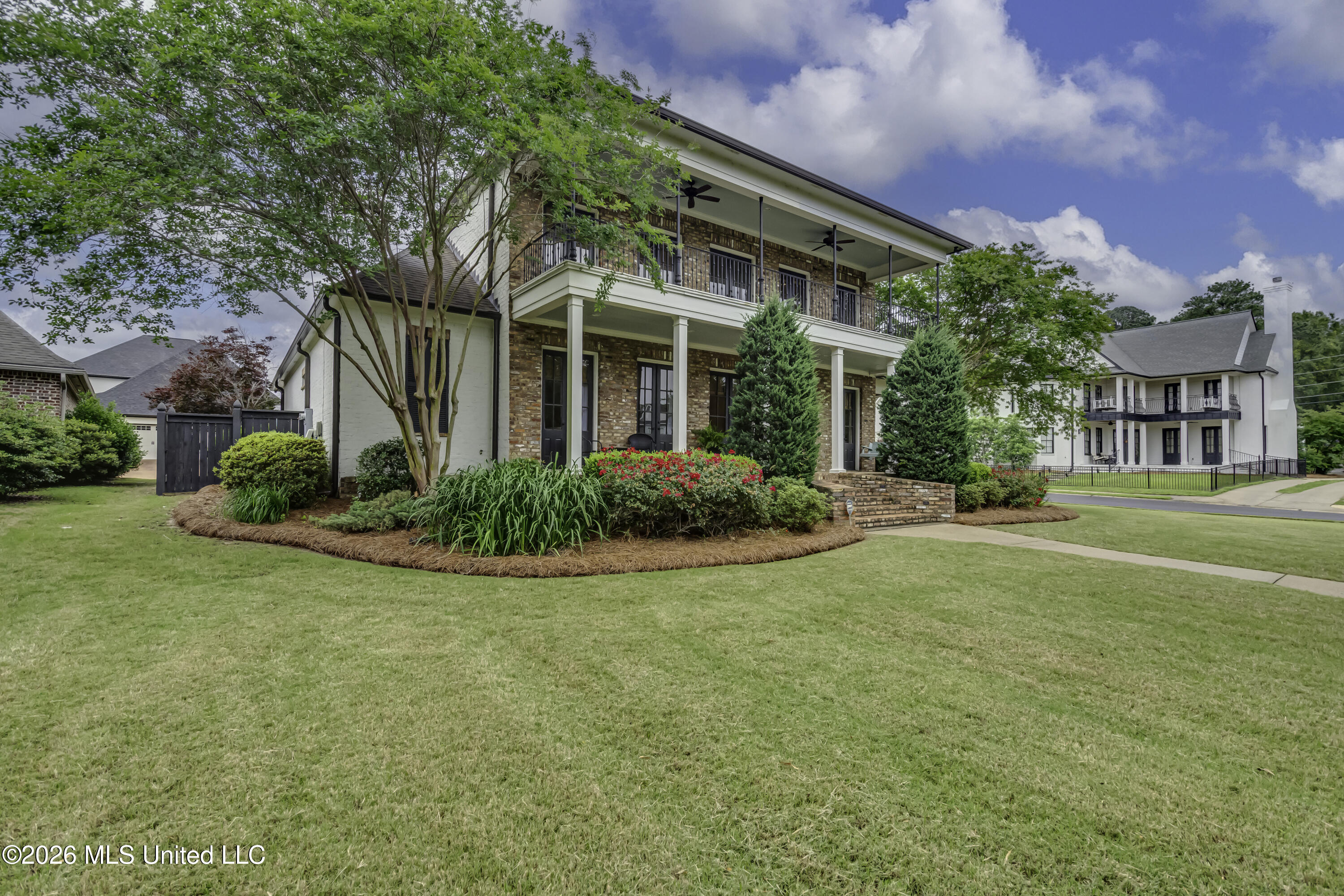 100 Arbor Landing Property Photo 5
