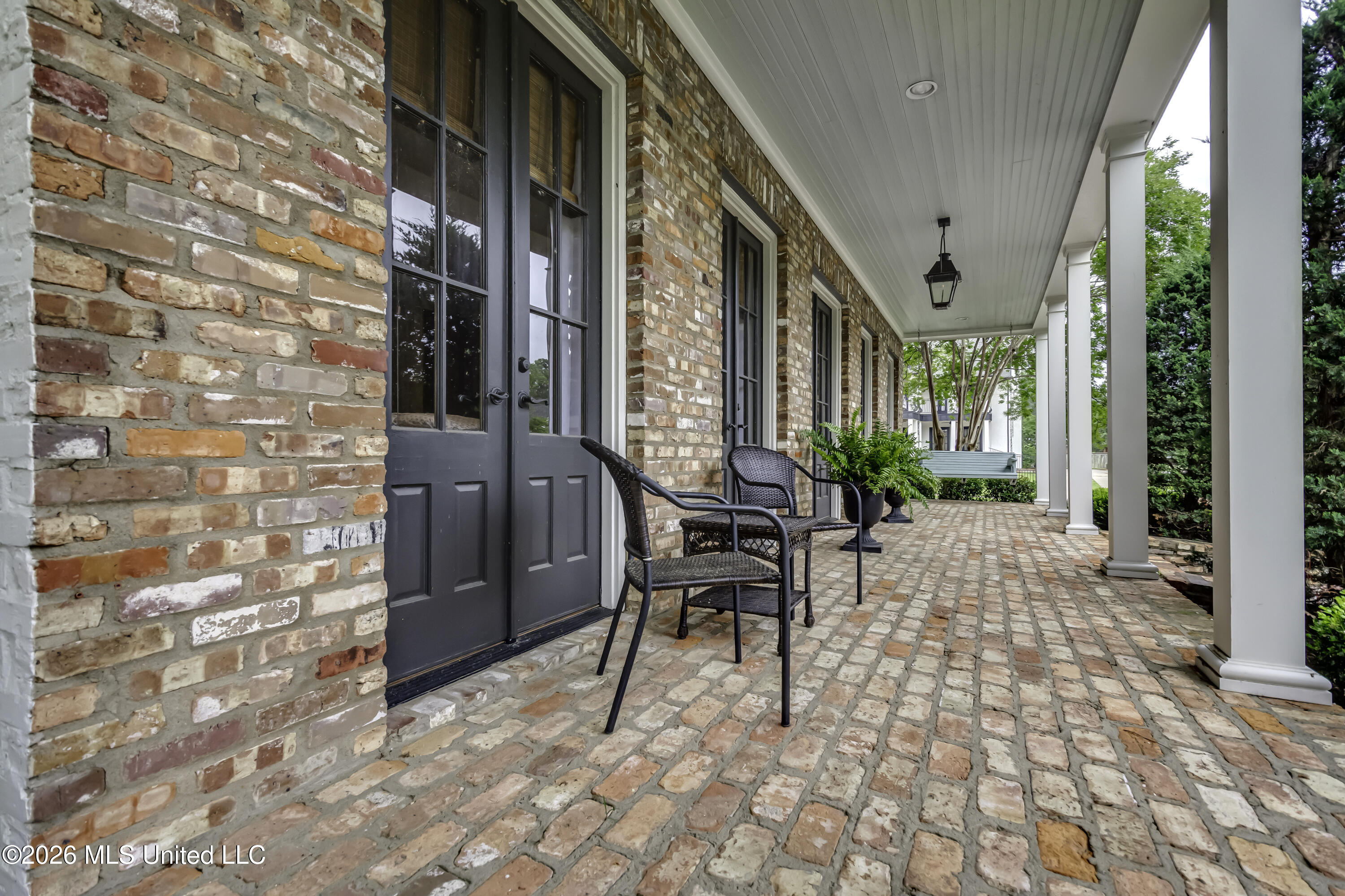 100 Arbor Landing Property Photo 6