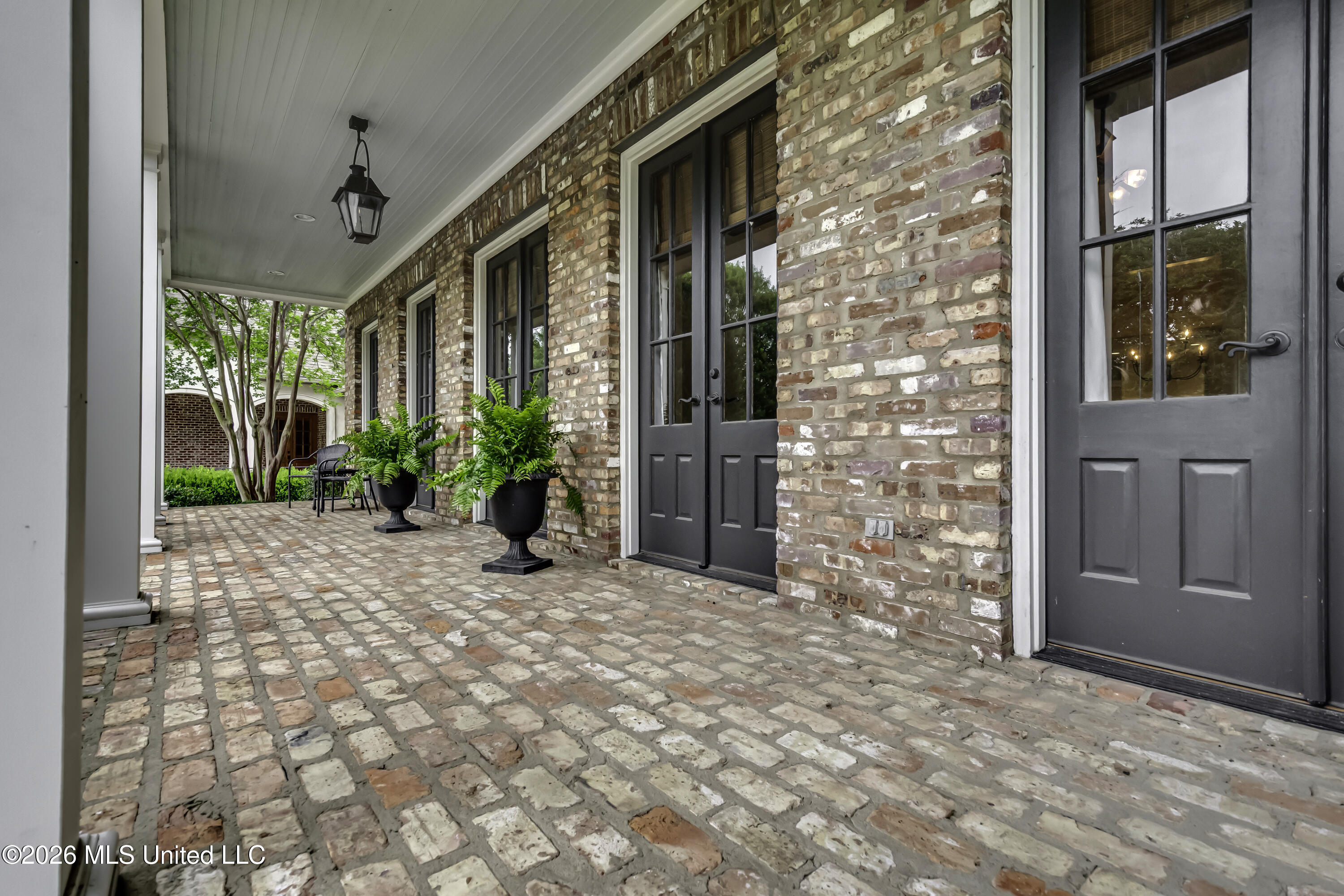 100 Arbor Landing Property Photo 7